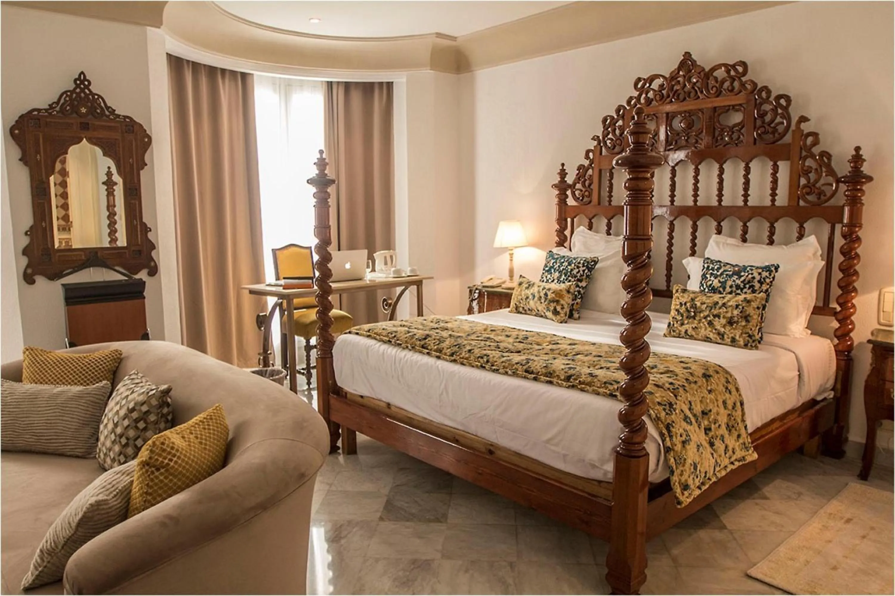 Bed in Hôtel La Maison Blanche