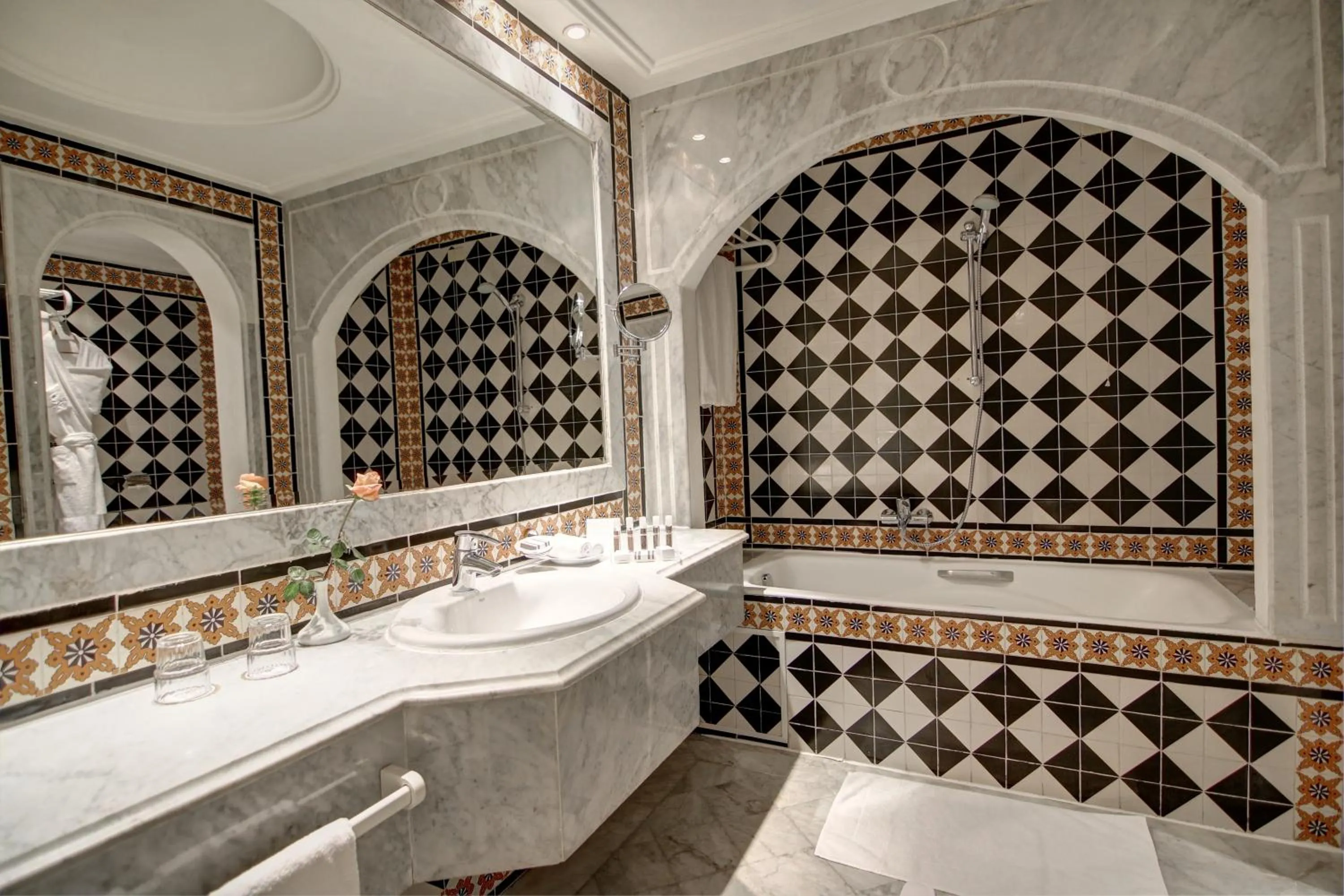 Bathroom in Hôtel La Maison Blanche