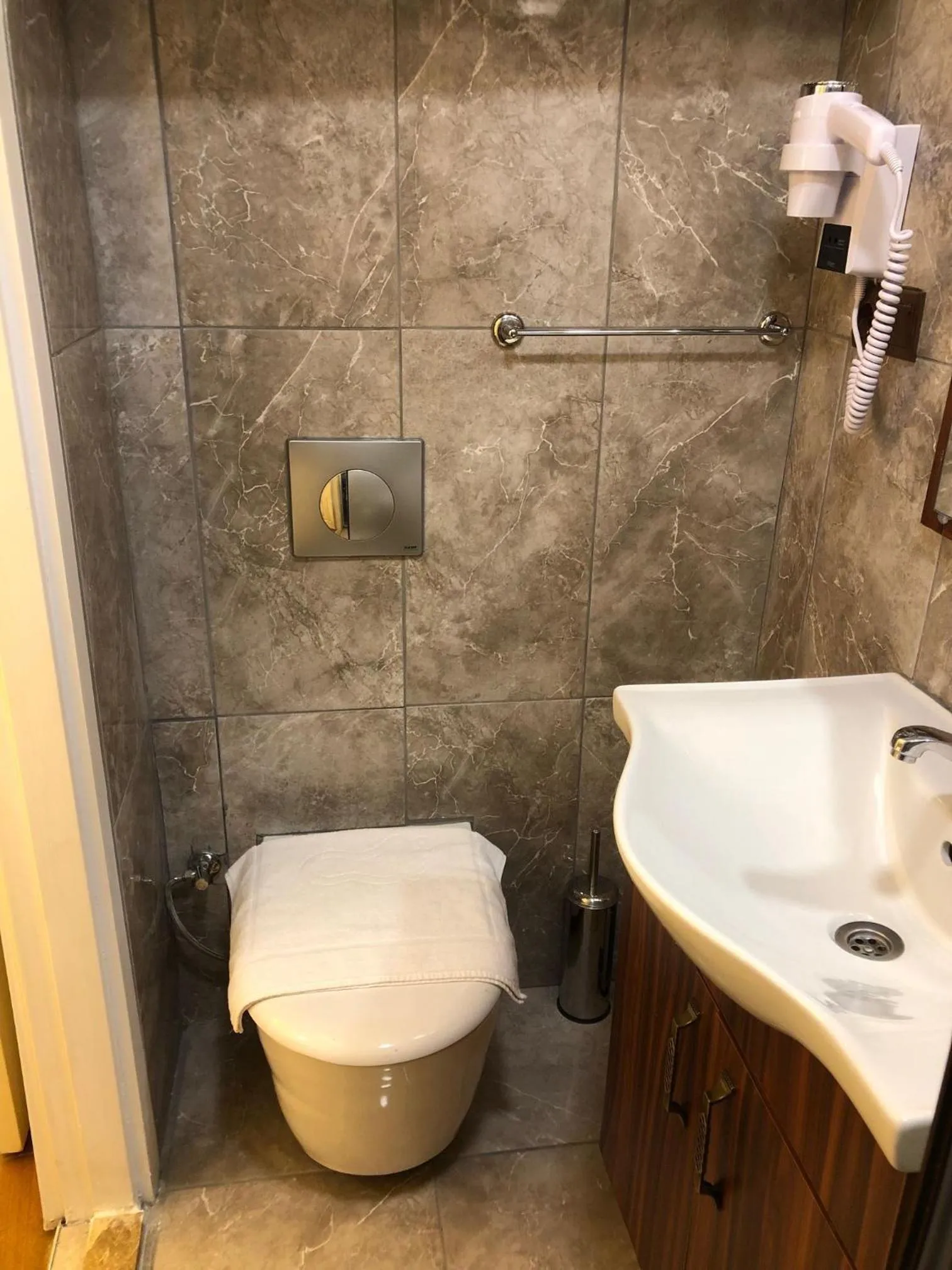 Bathroom in Rose Mansion by Otantik Suites