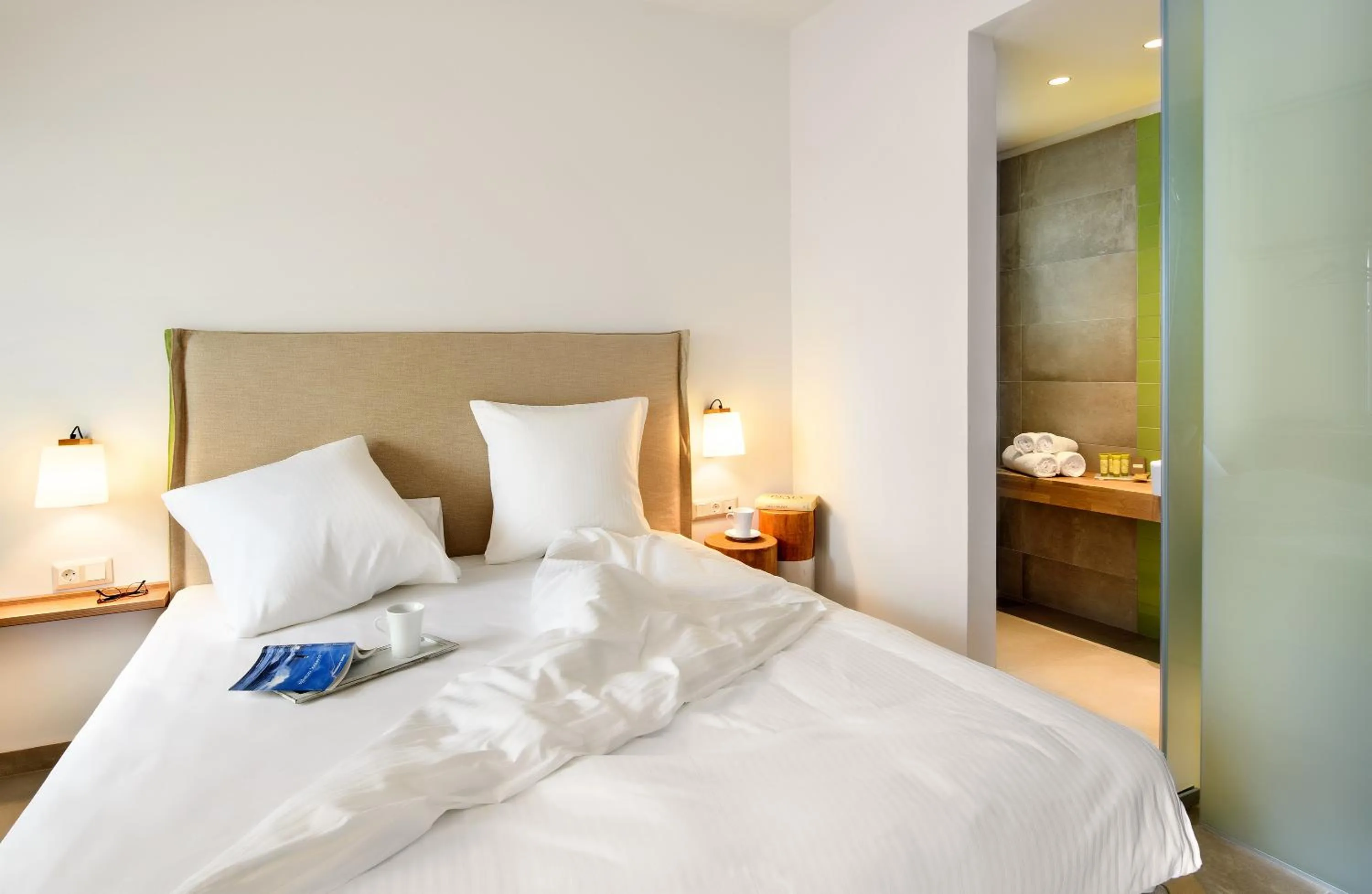 Bathroom, Bed in Akrathos Beach Hotel