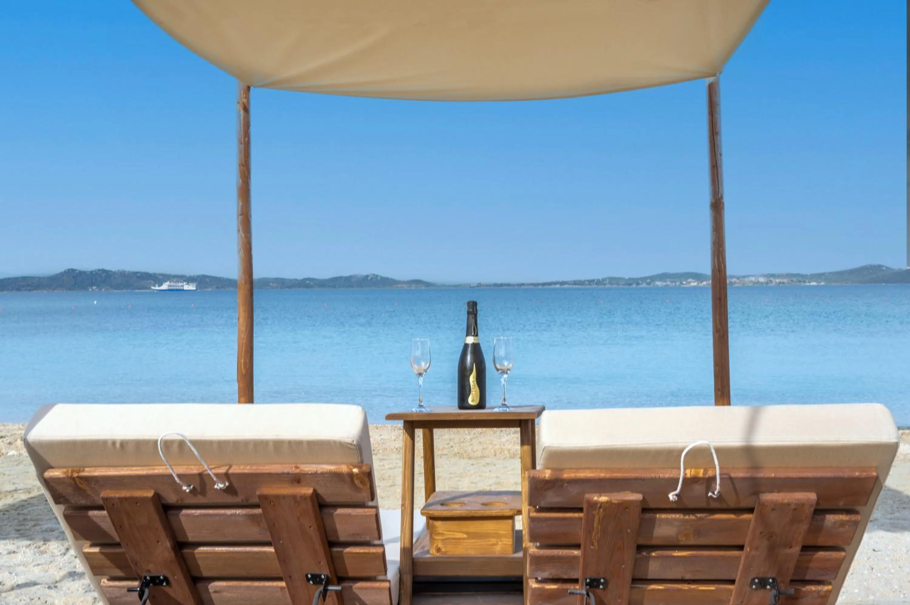 Beach in Akrathos Beach Hotel