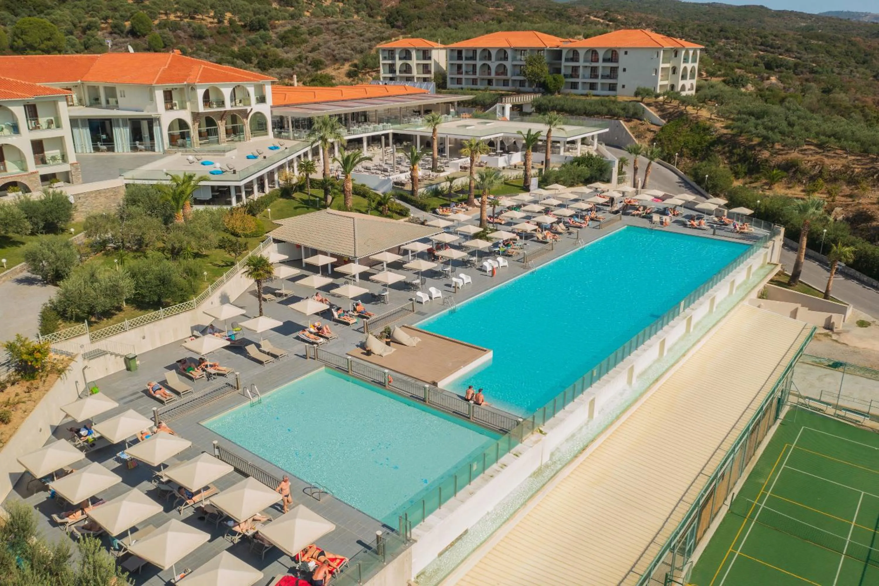 Swimming pool in Akrathos Beach Hotel