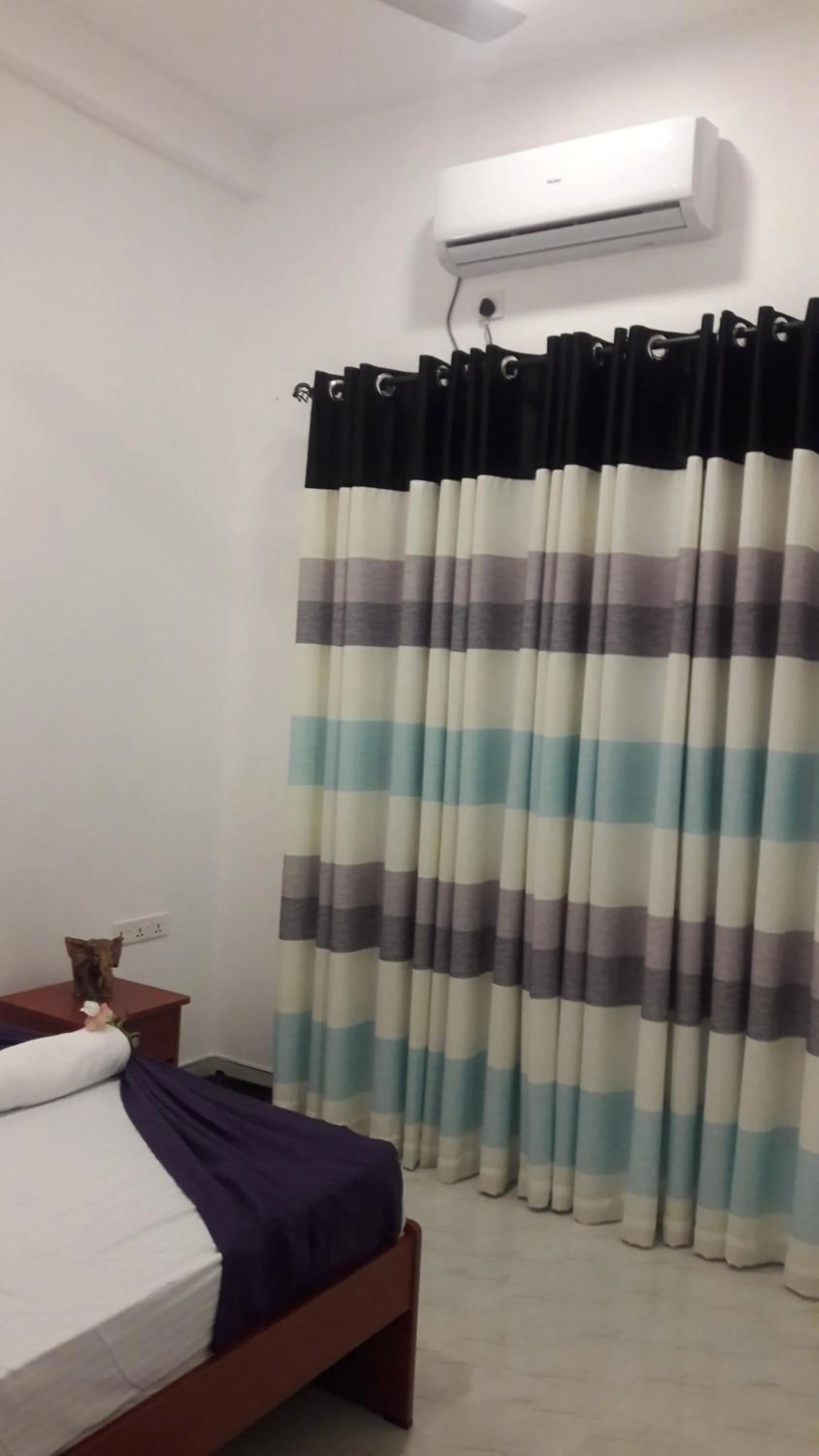 air conditioner, Bed in Risenlak Holiday Resort