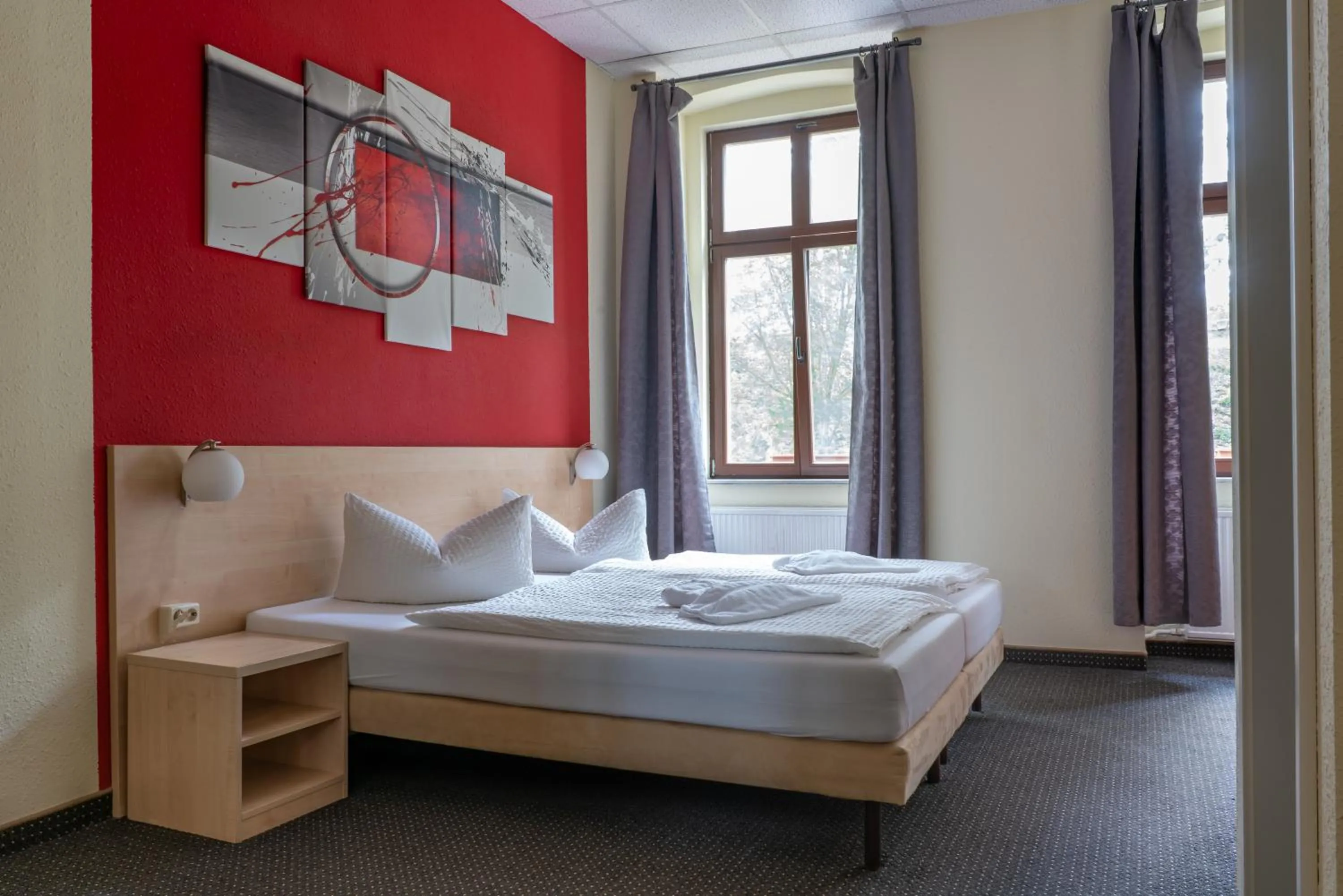 Staff, Bed in Gästehaus Lisakowski Pension am Brautwiesenpark