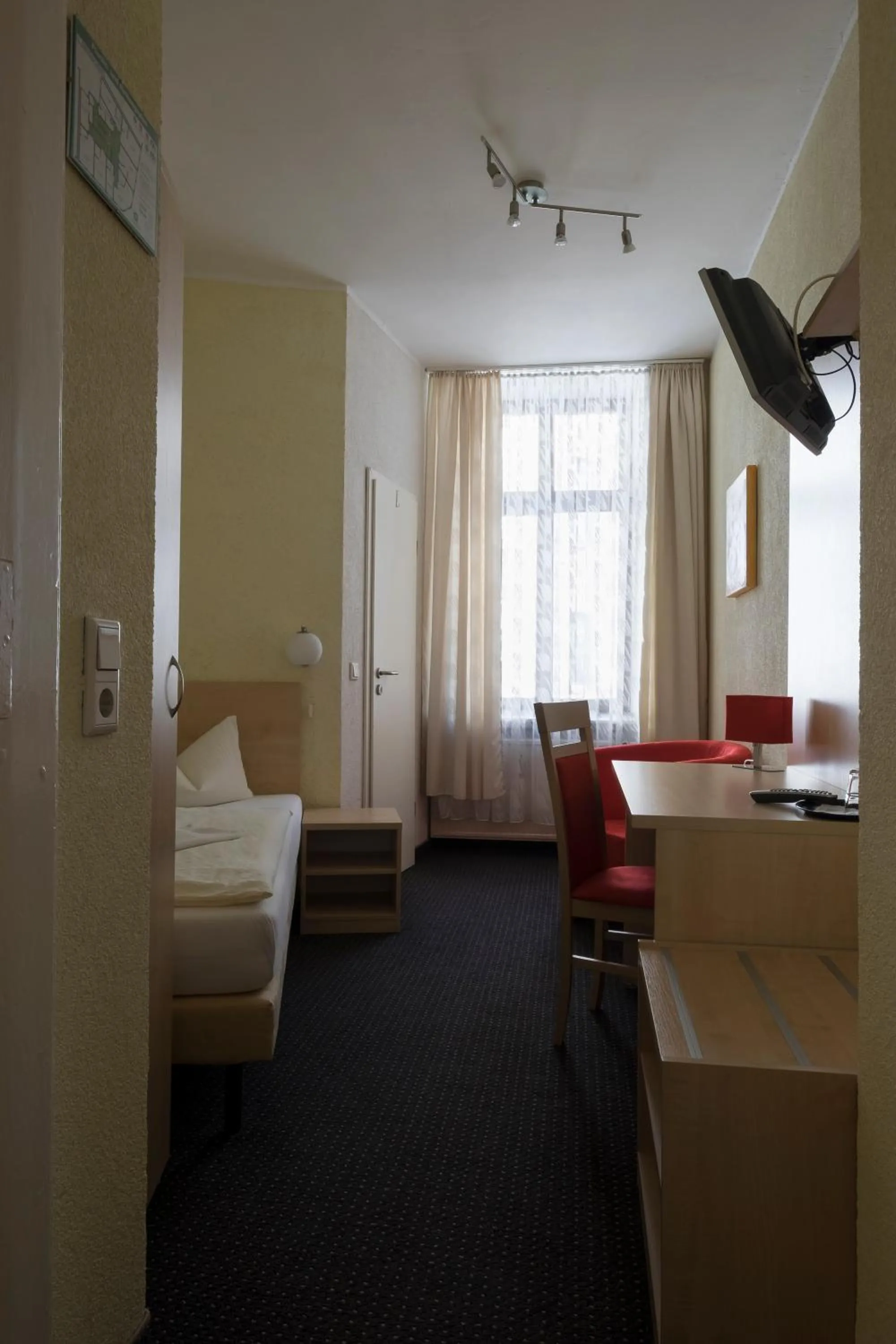 Staff, Bed in Gästehaus Lisakowski Pension am Brautwiesenpark