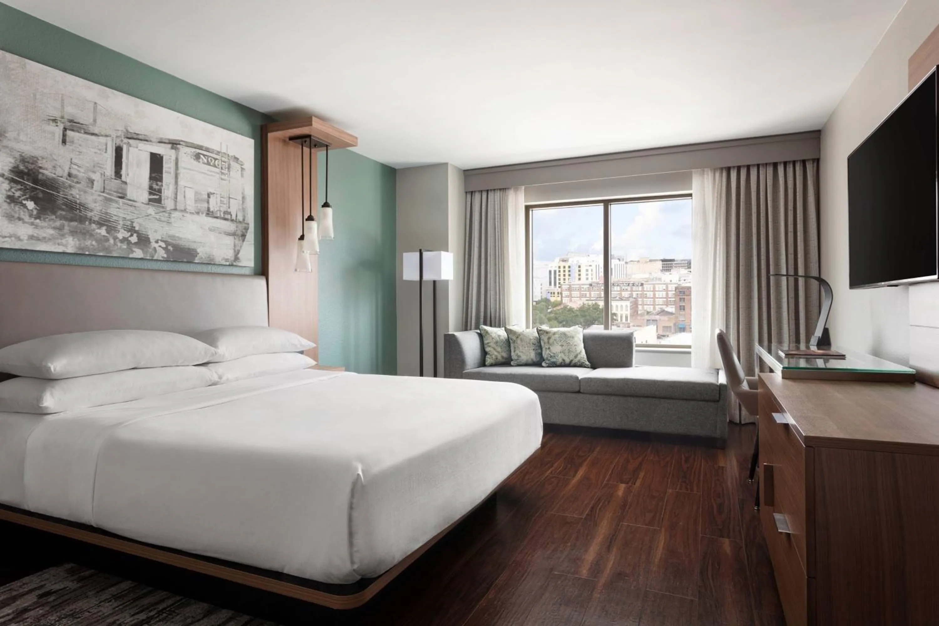 Photo of the whole room, Bed in New Orleans Marriott Warehouse Arts District