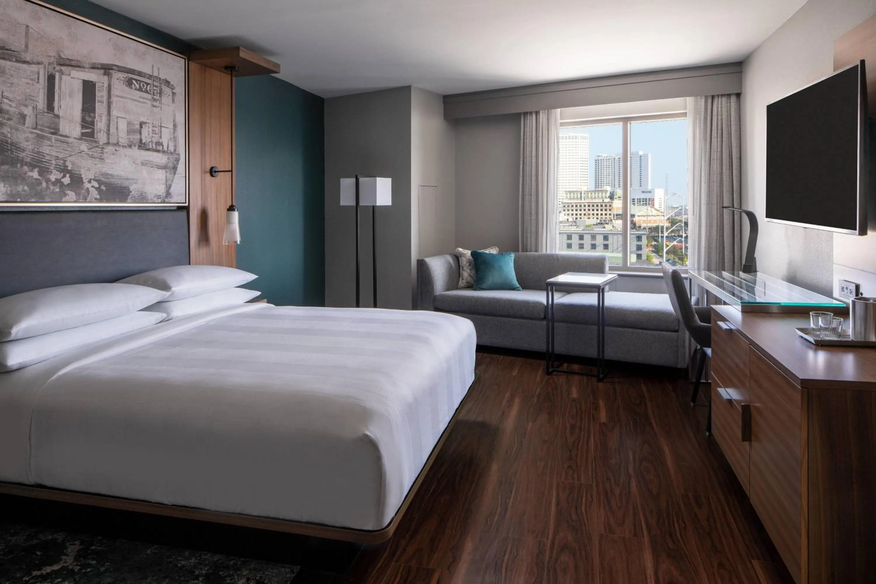 Photo of the whole room, Bed in New Orleans Marriott Warehouse Arts District