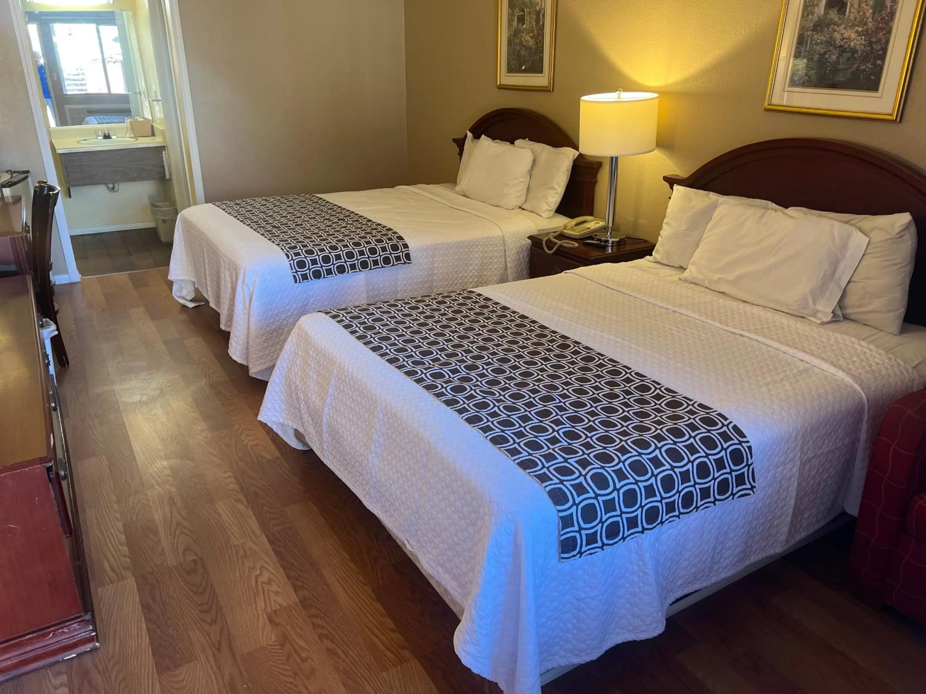 Bed in Days Inn by Wyndham Victorville