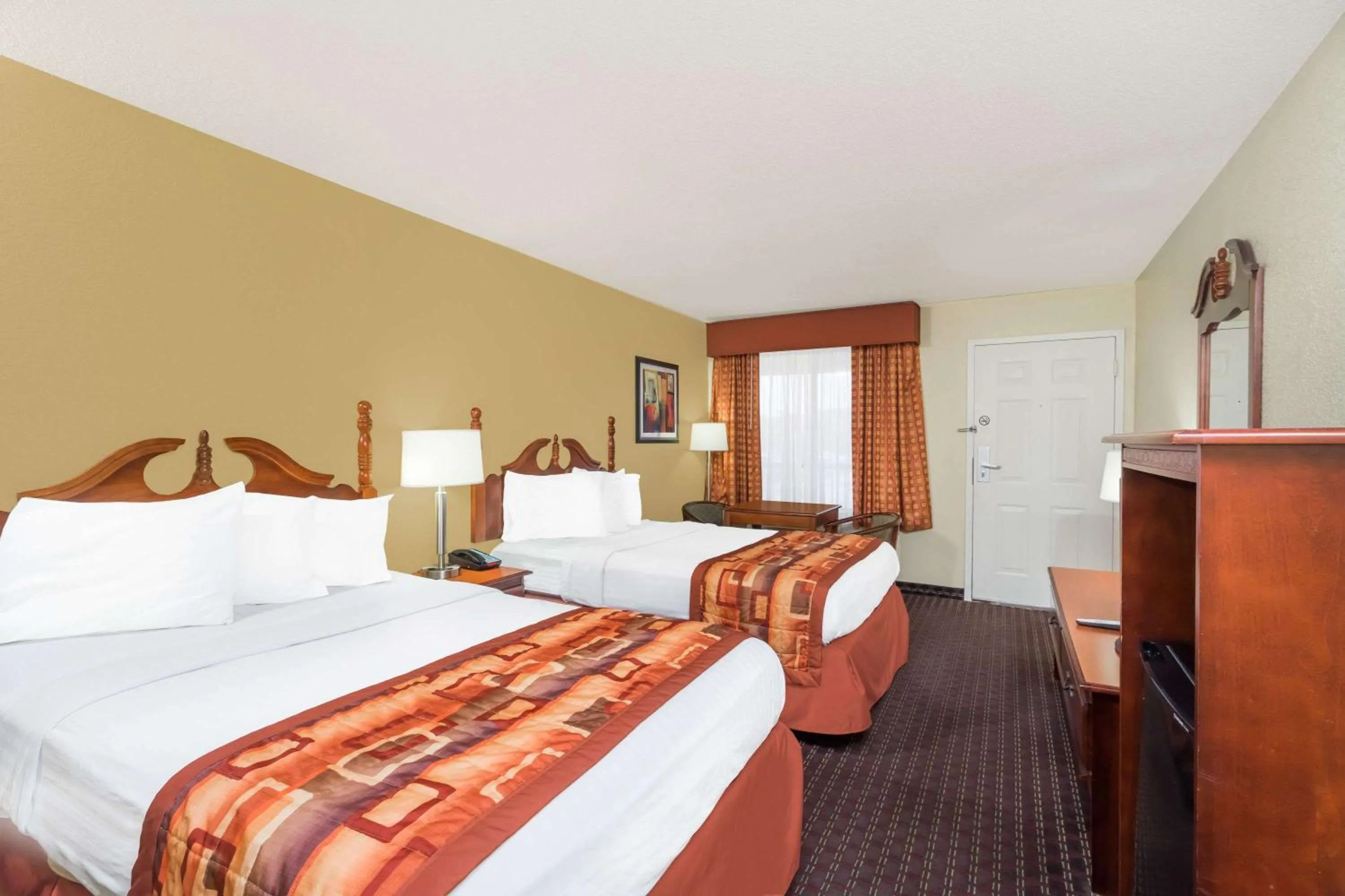 Photo of the whole room, Bed in Baymont by Wyndham Goodlettsville Nashville