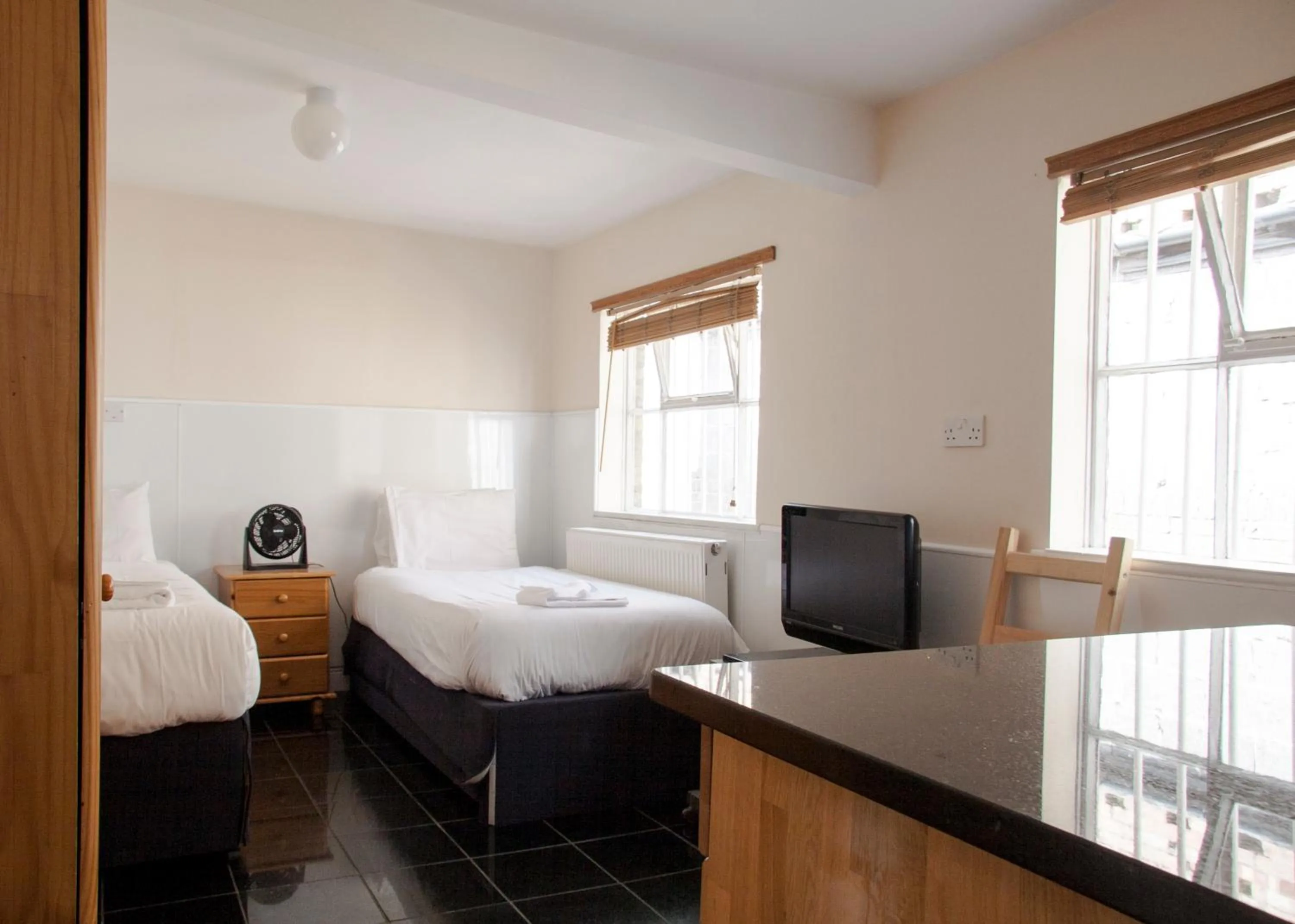 Photo of the whole room, Bed in Caledonian Studio Flats