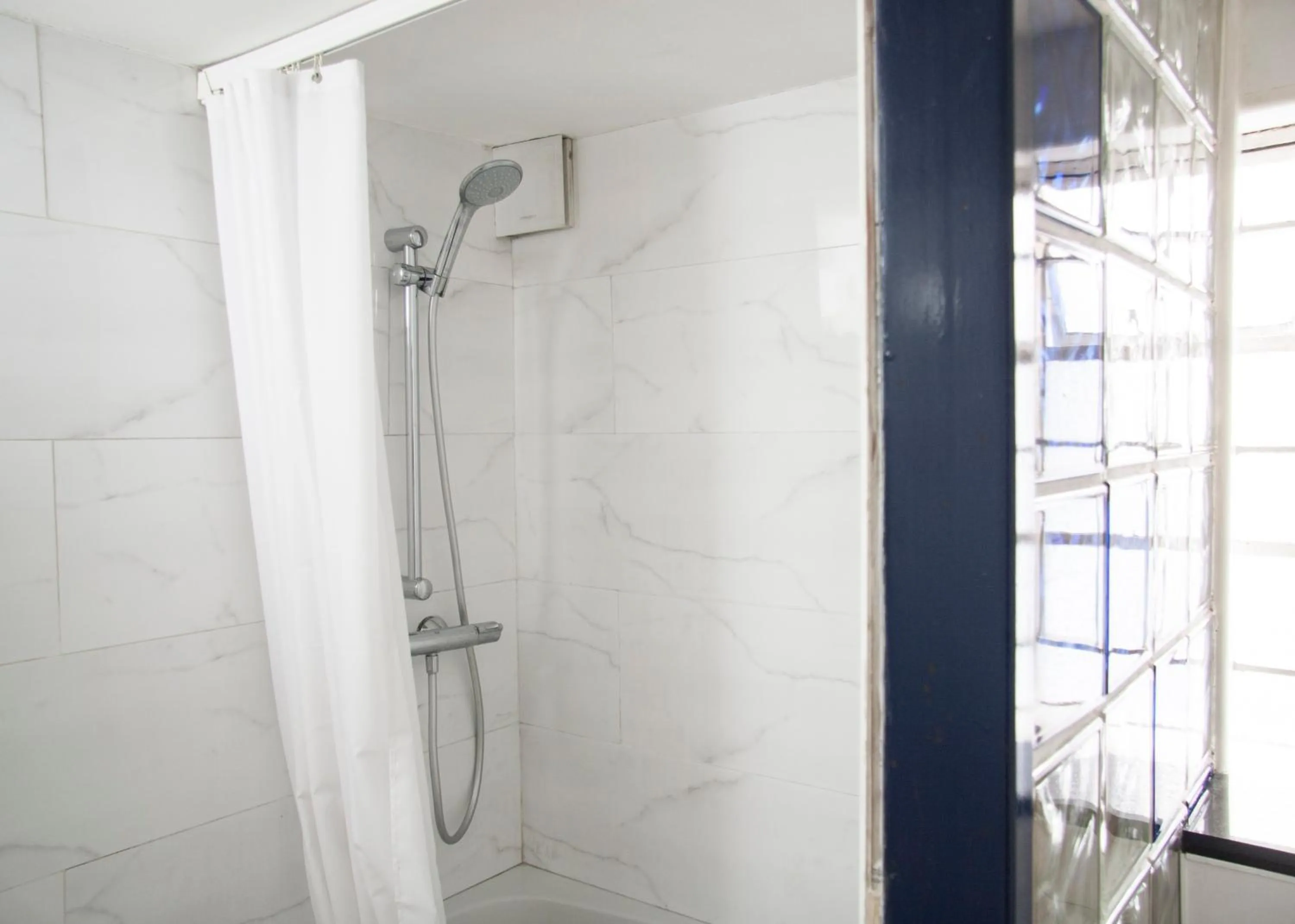 Bathroom in Caledonian Studio Flats