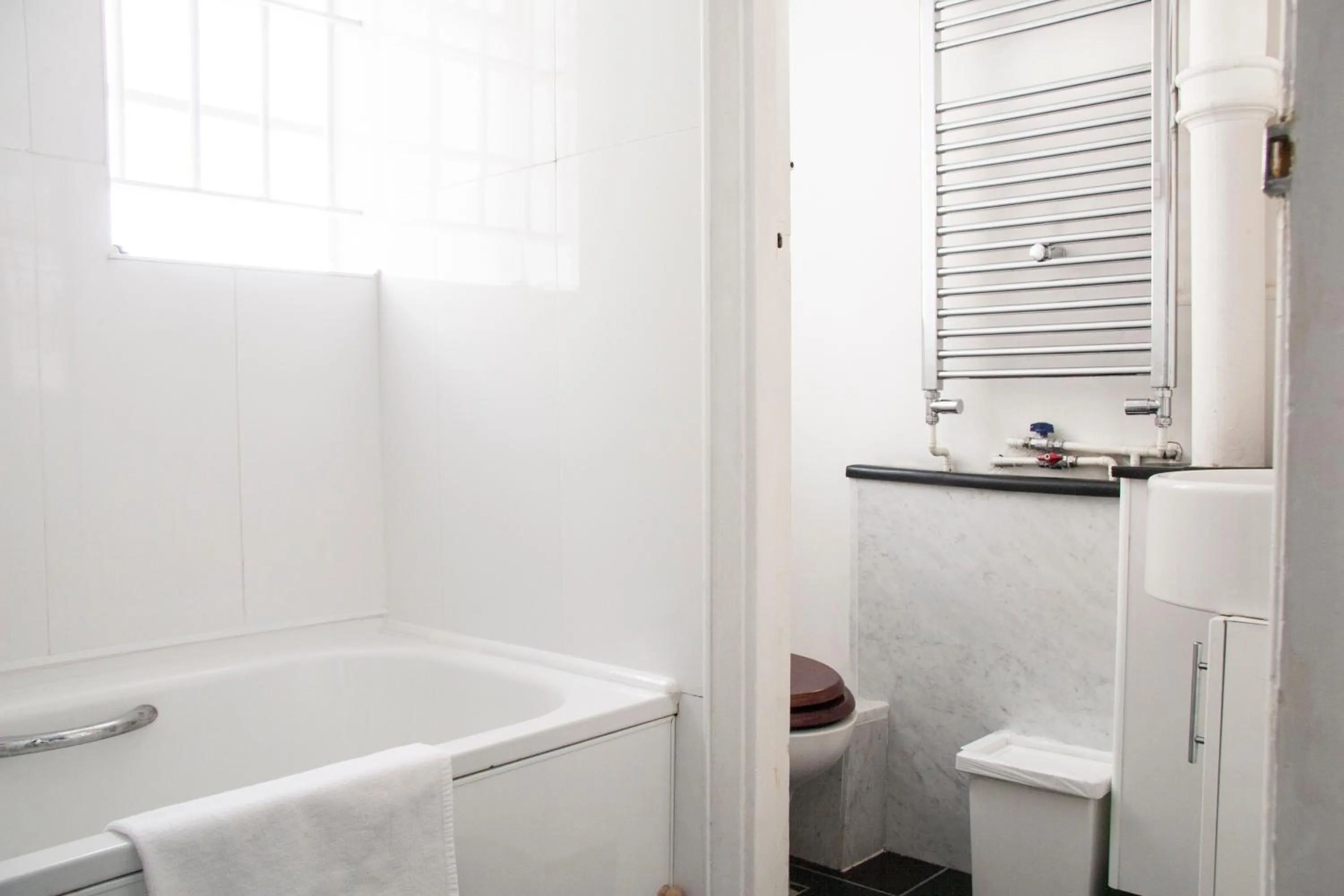 Bathroom in Caledonian Studio Flats