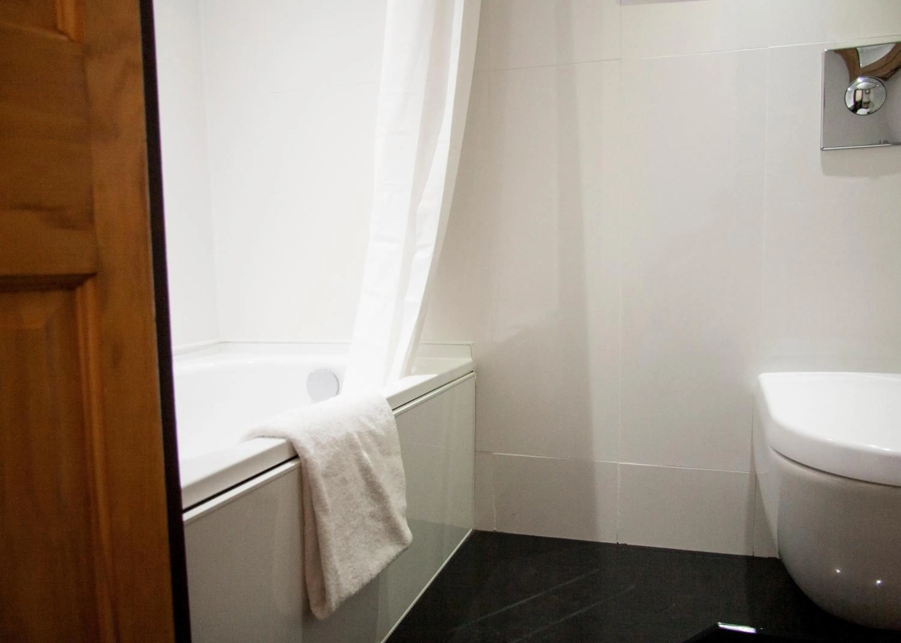 Bathroom in Caledonian Studio Flats