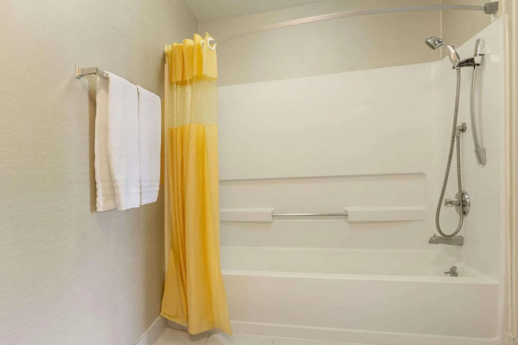 Bathroom in Days Inn by Wyndham Columbus Fairgrounds