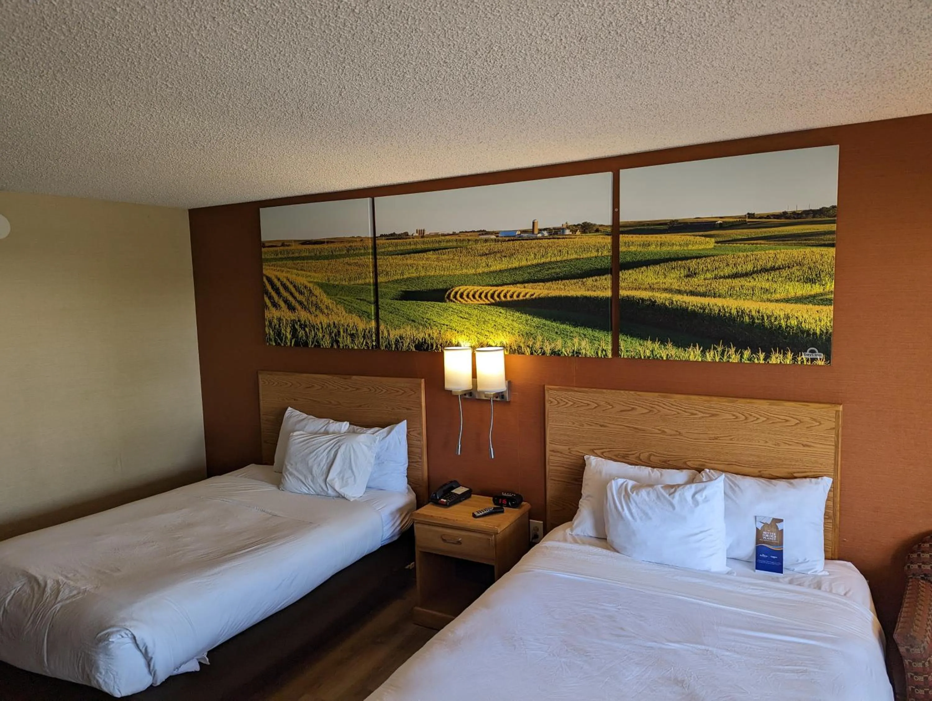 Bed in Days Inn by Wyndham Columbus Fairgrounds