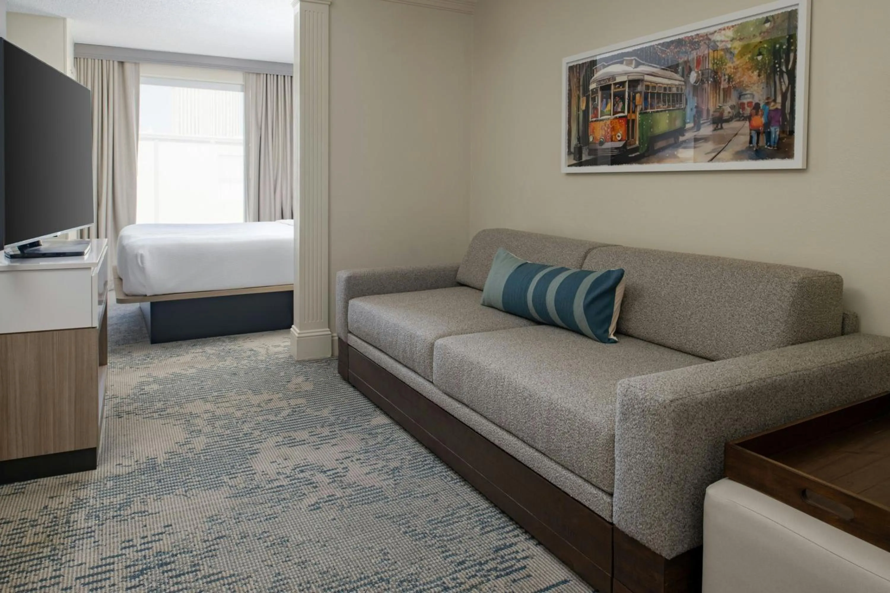Living room, Bed in SpringHill Suites by Marriott New Orleans Warehouse Arts District