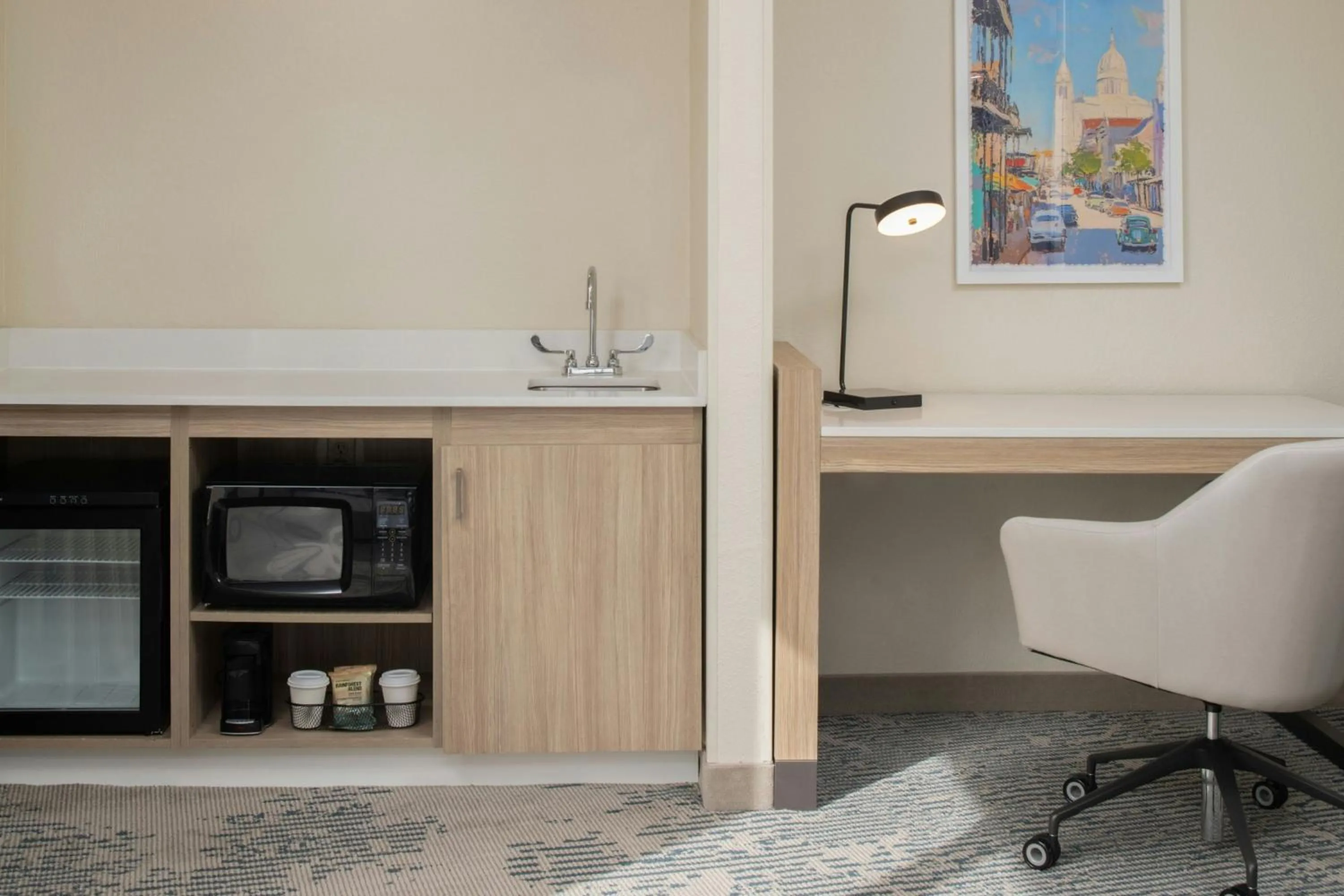 Photo of the whole room in SpringHill Suites by Marriott New Orleans Warehouse Arts District