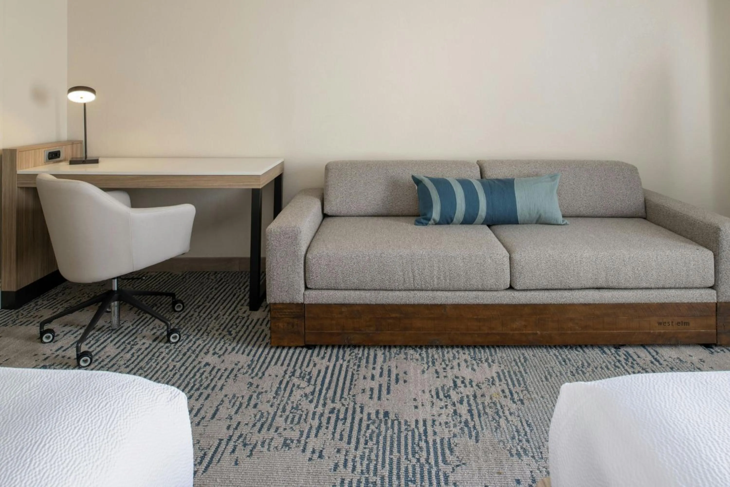 Living room in SpringHill Suites by Marriott New Orleans Warehouse Arts District