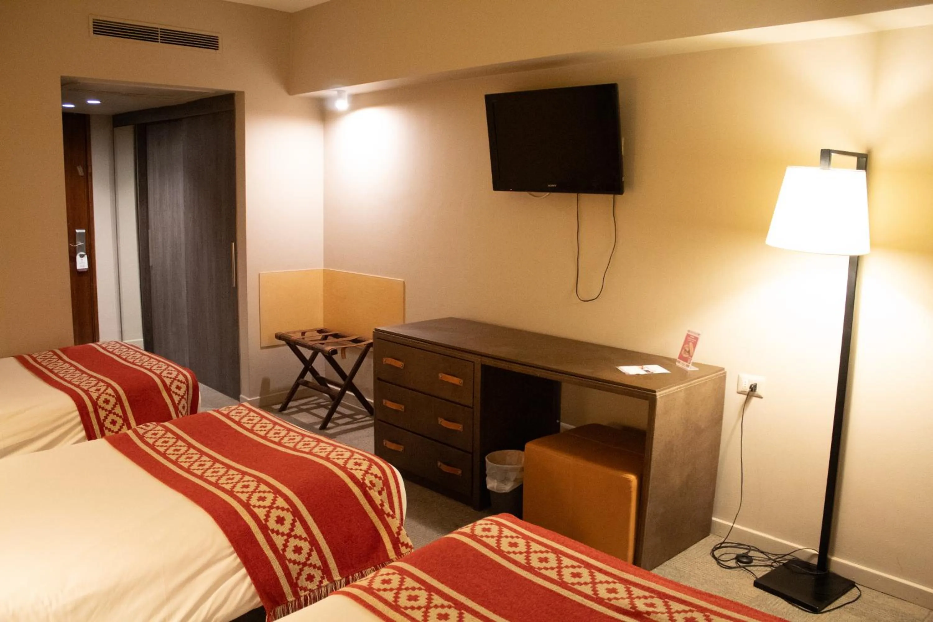 Bedroom, Bed in Almacruz Hotel y Centro de Convenciones (Ex Galerías)