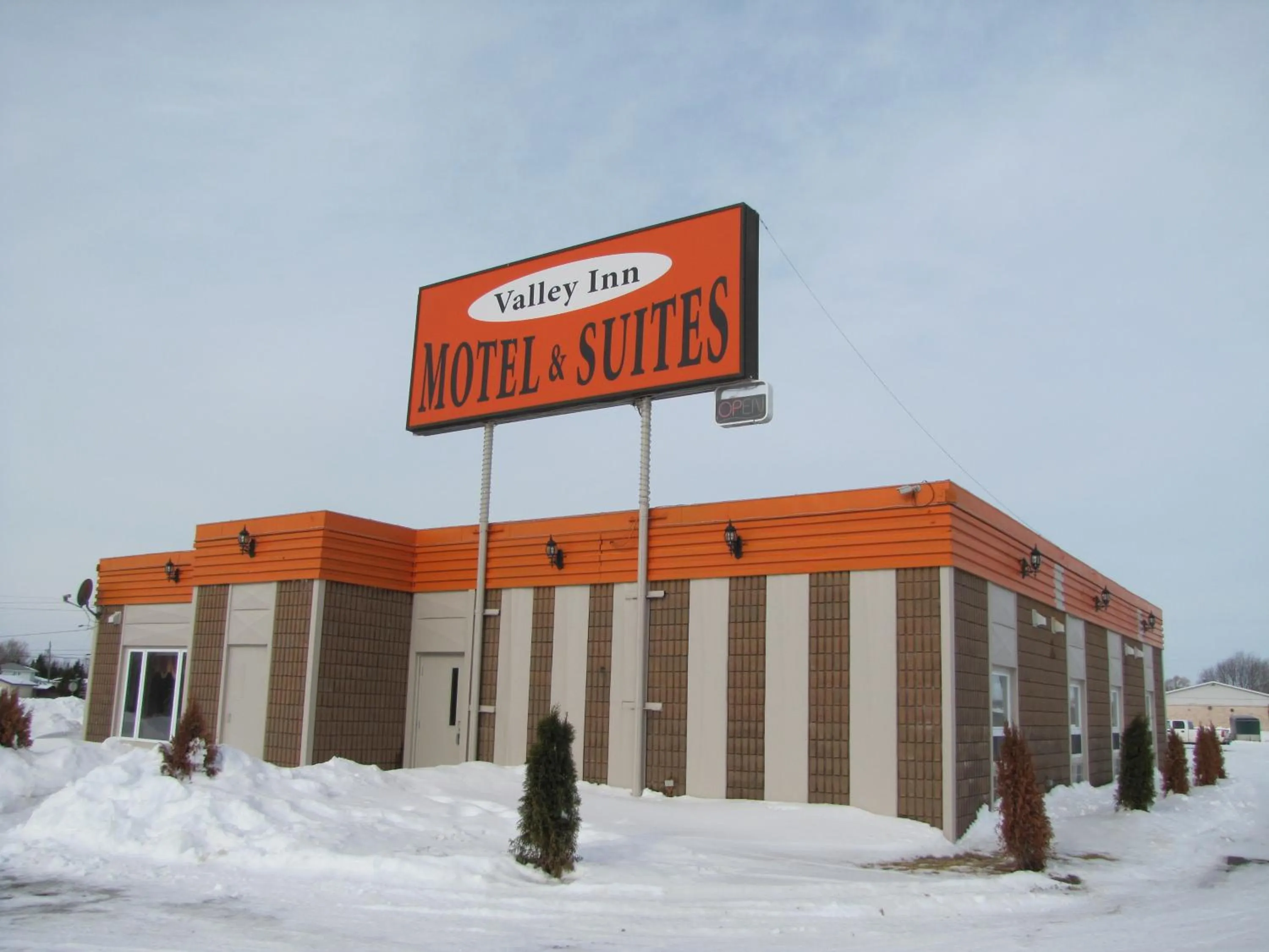 Property building in Valley Inn Motel