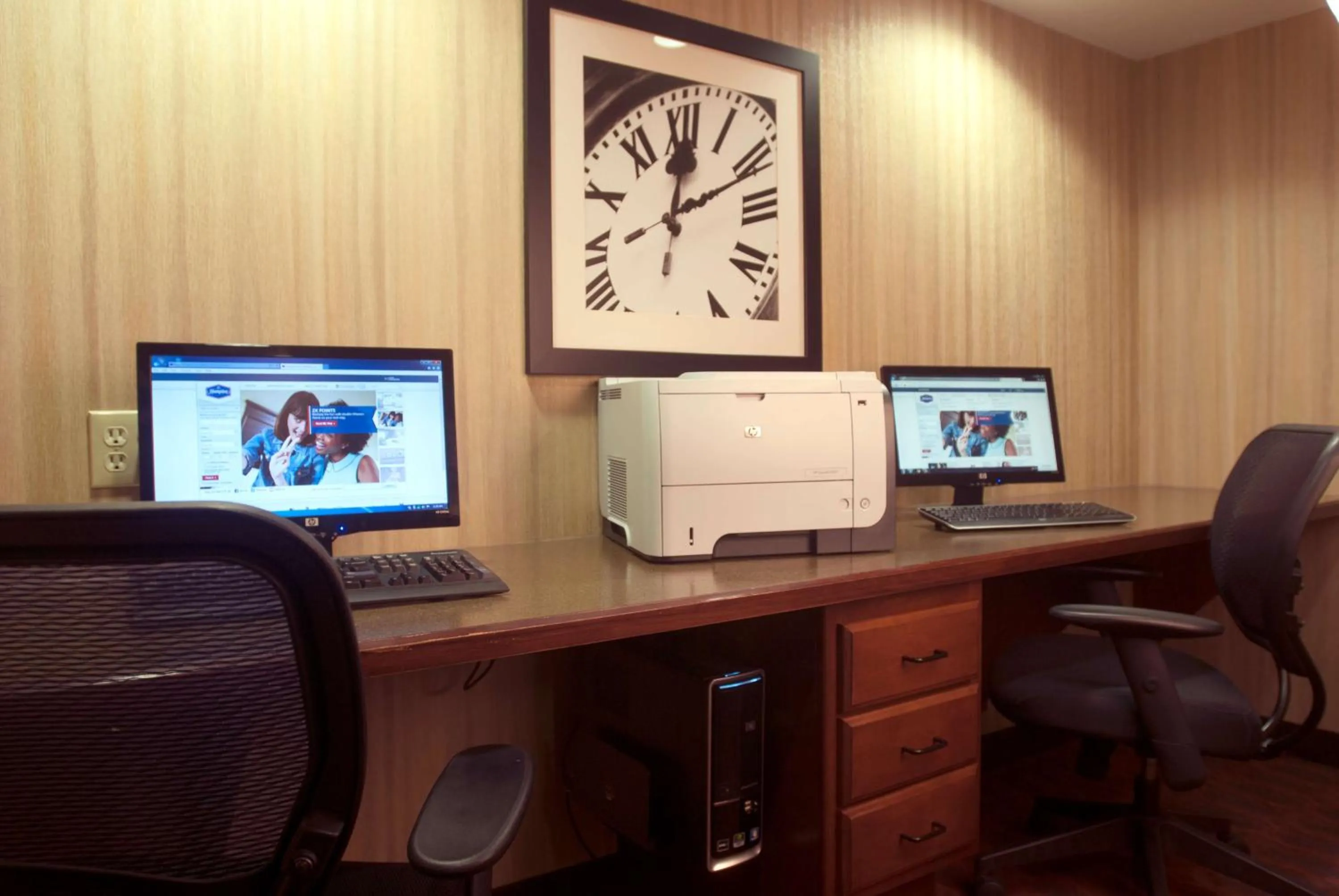 Business facilities in Hampton Inn Tomah