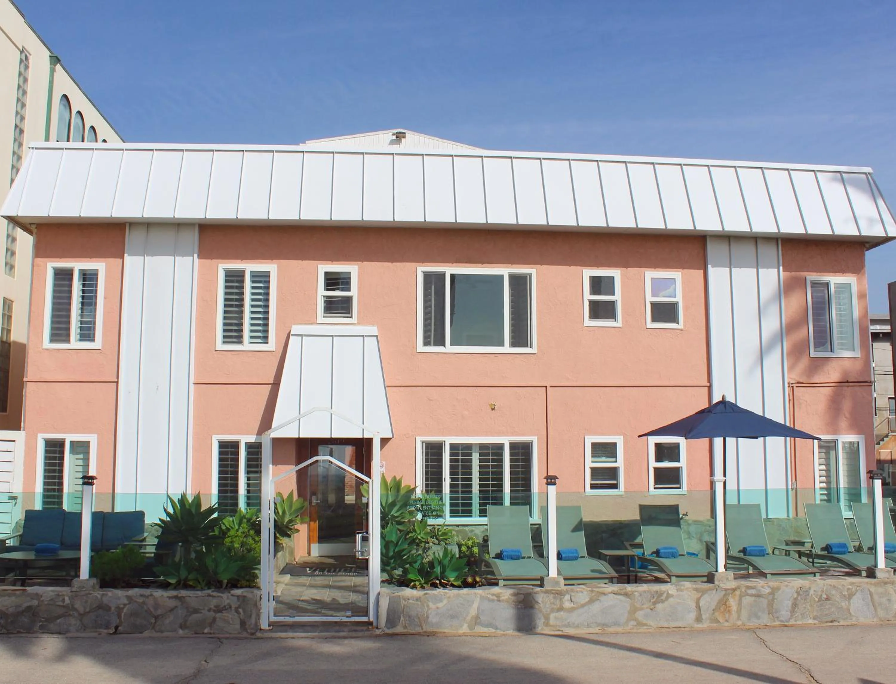 Property building in Venice on the Beach Hotel