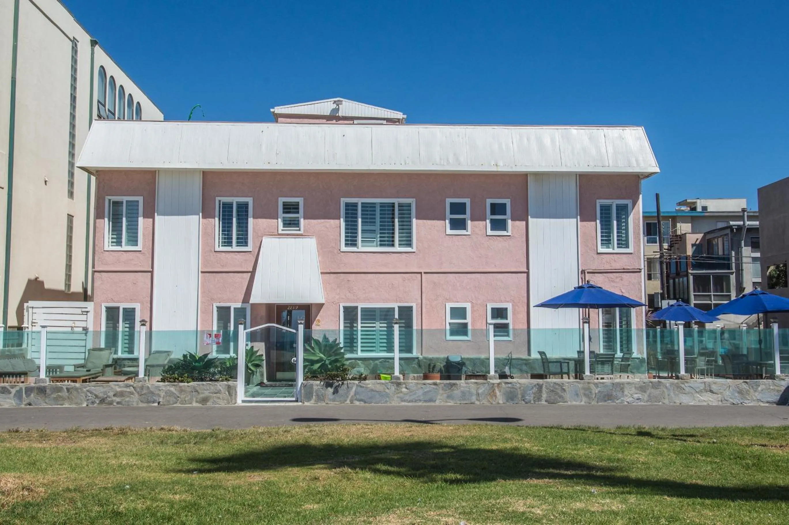 Facade/entrance in Venice on the Beach Hotel