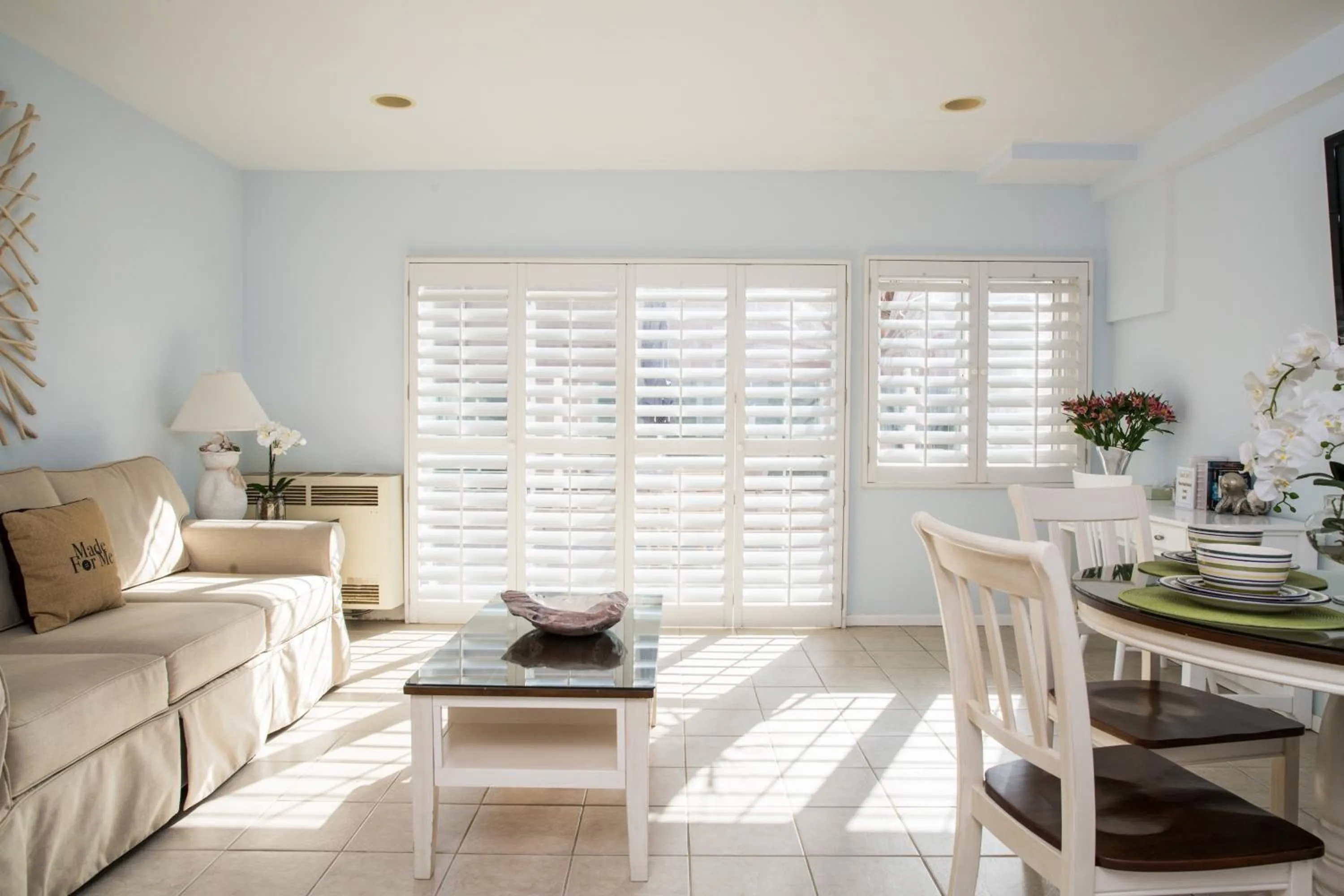 Living room in Venice on the Beach Hotel