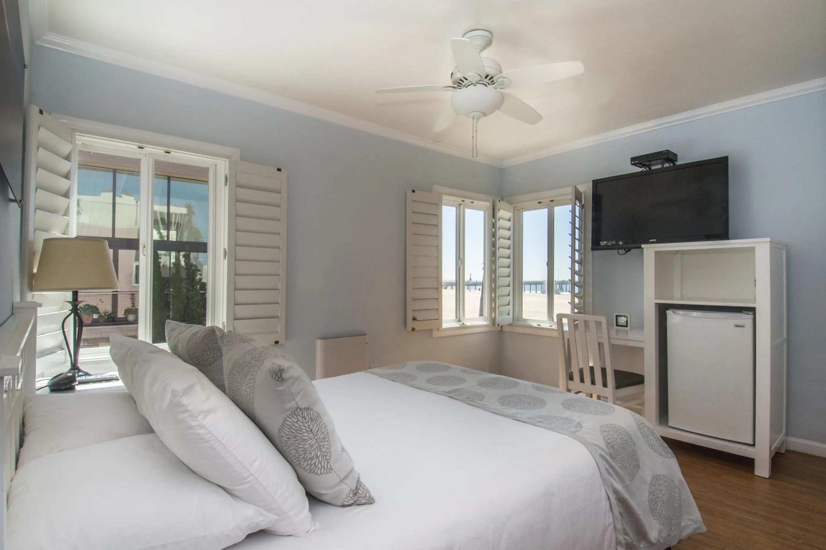 Bed in Venice on the Beach Hotel