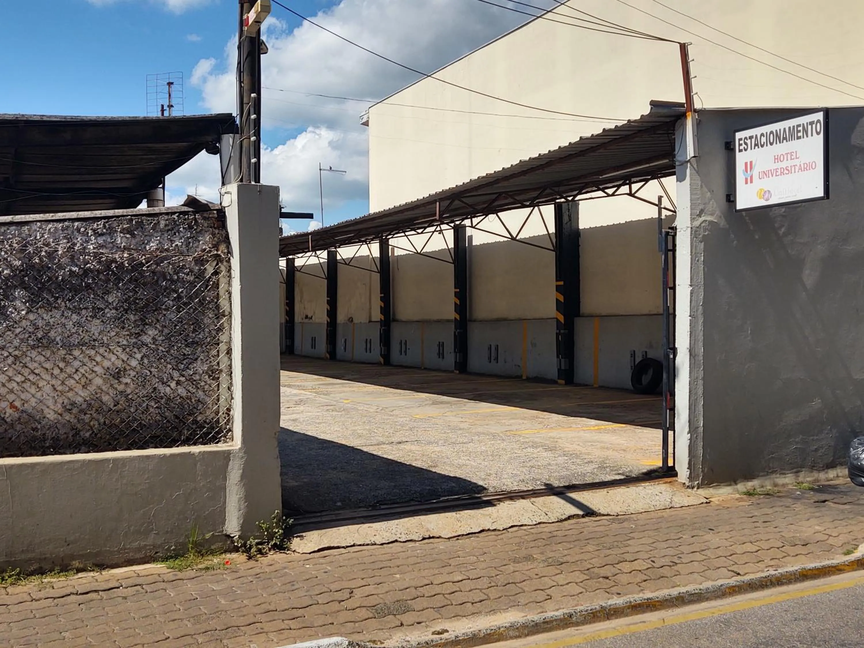 Parking in Hotel Universitario