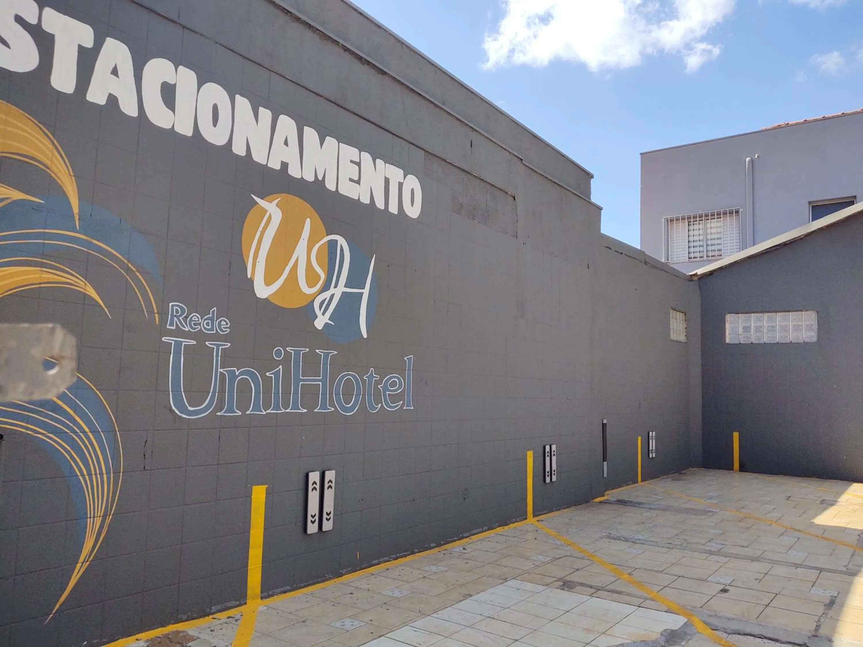 Parking in Hotel Universitario
