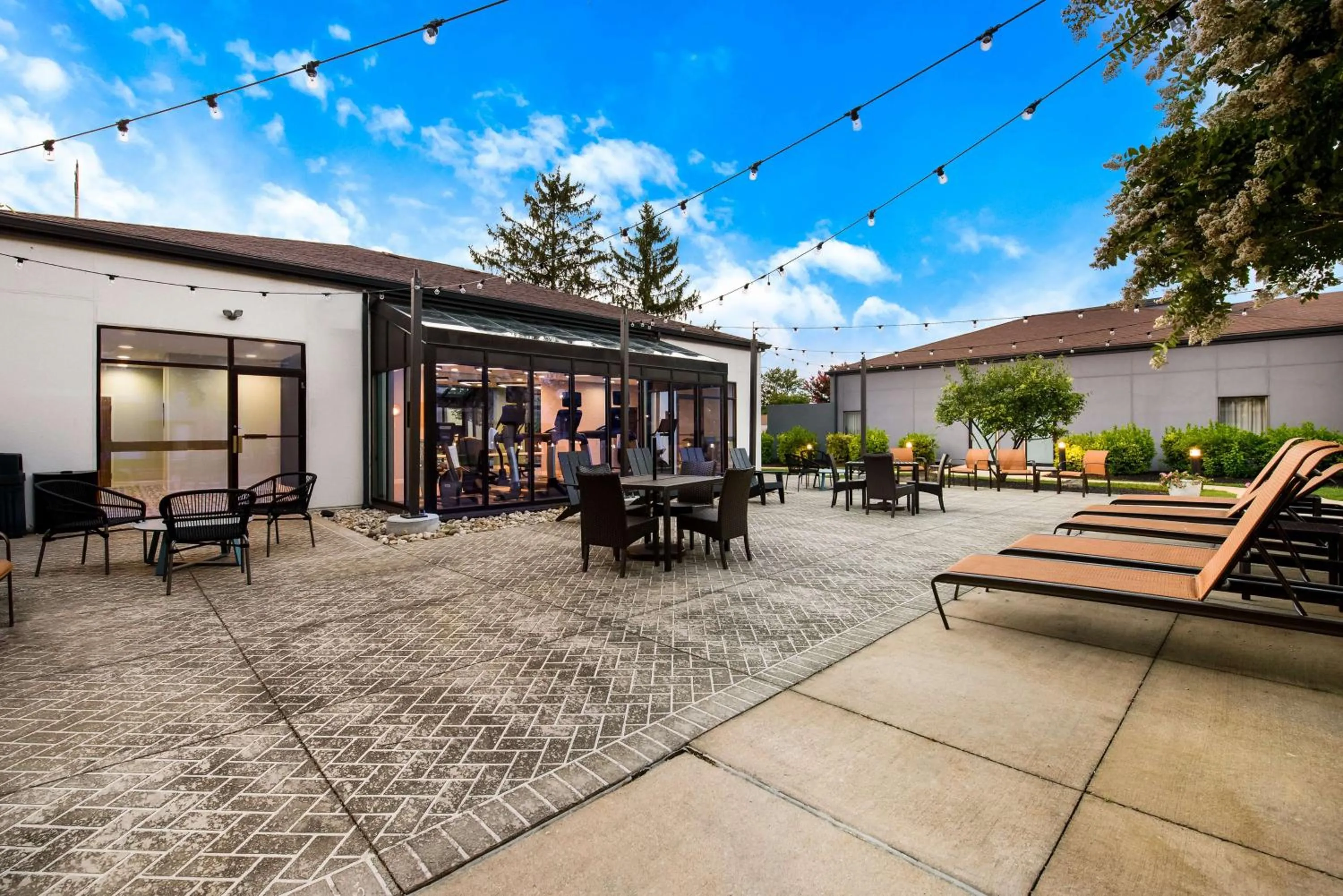 Property building in Sonesta Select Philadelphia Airport