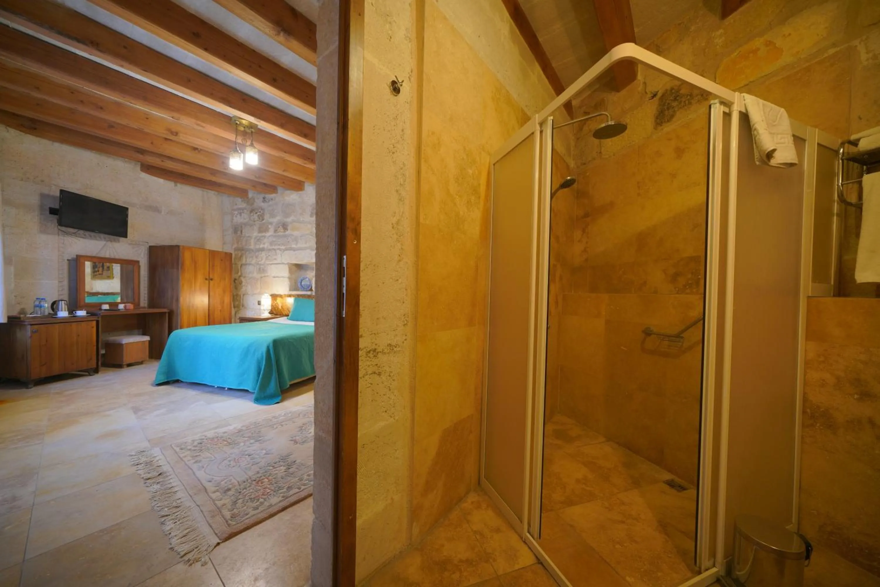 Bathroom, Bed in Salkım Cave House