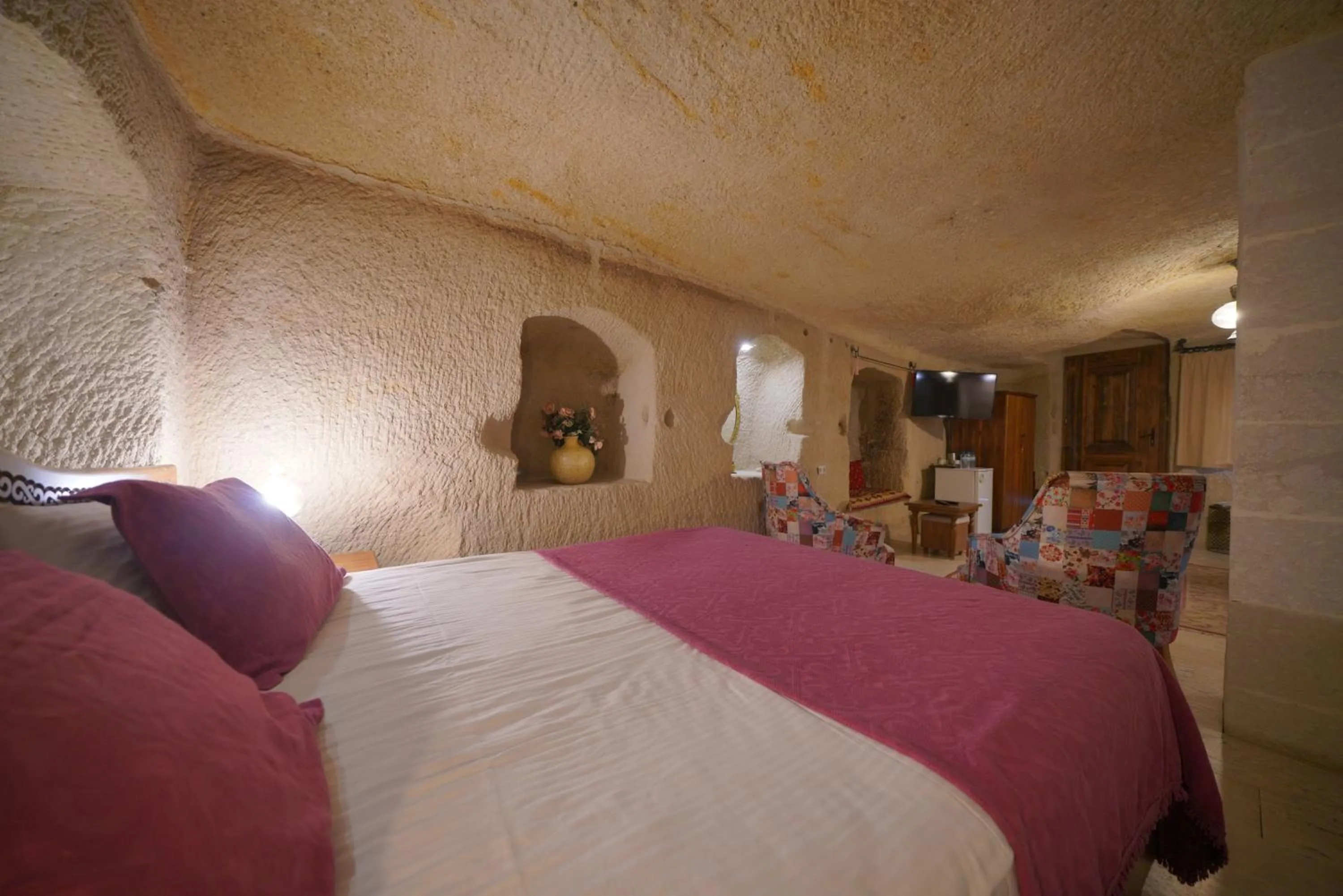 Bed in Salkım Cave House