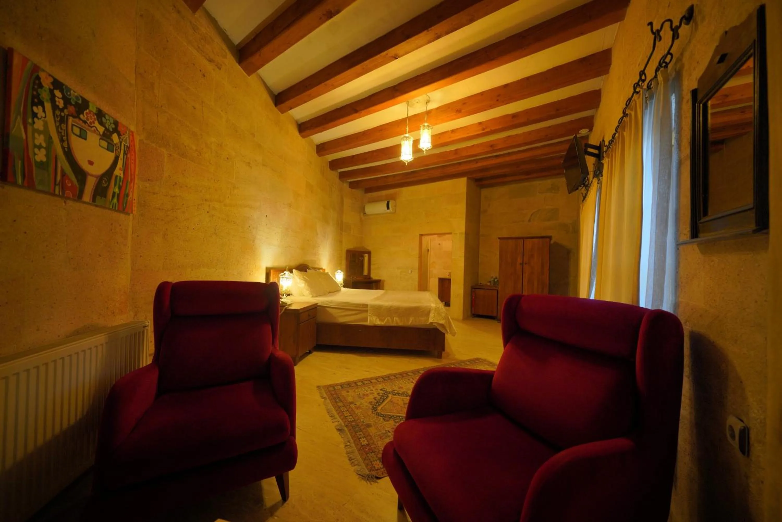 Photo of the whole room, Bed in Salkım Cave House