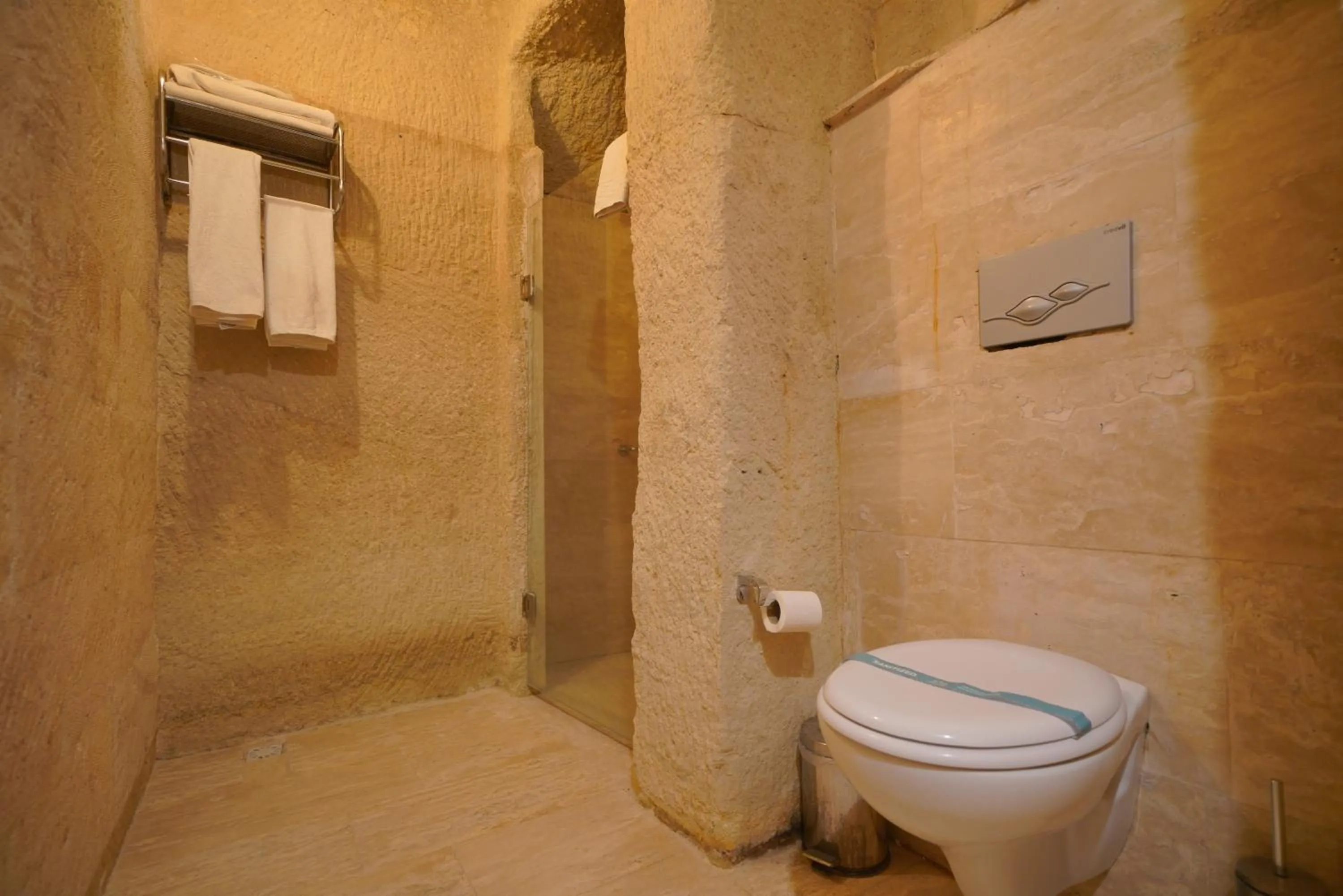 Bathroom in Salkım Cave House