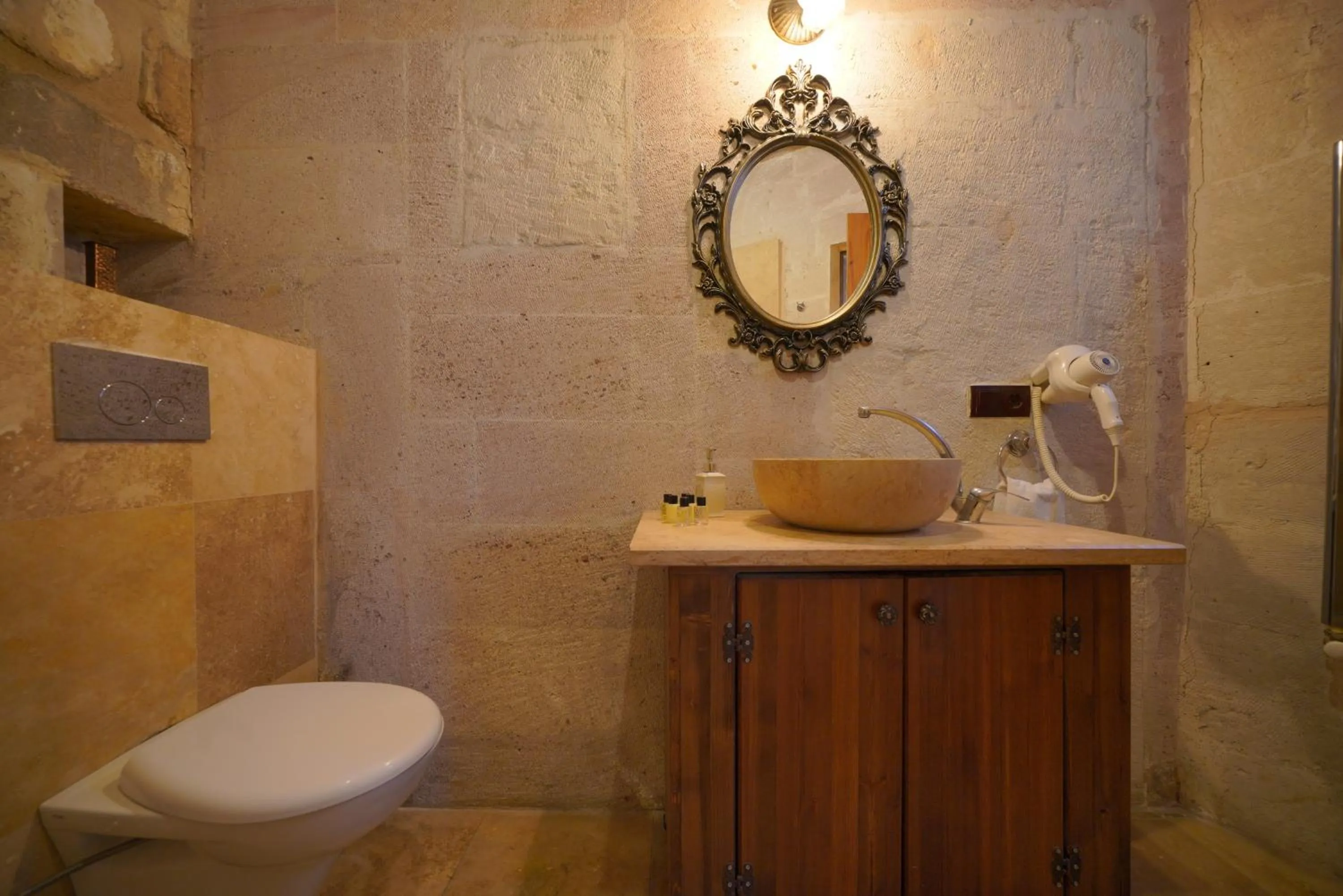 Bathroom in Salkım Cave House