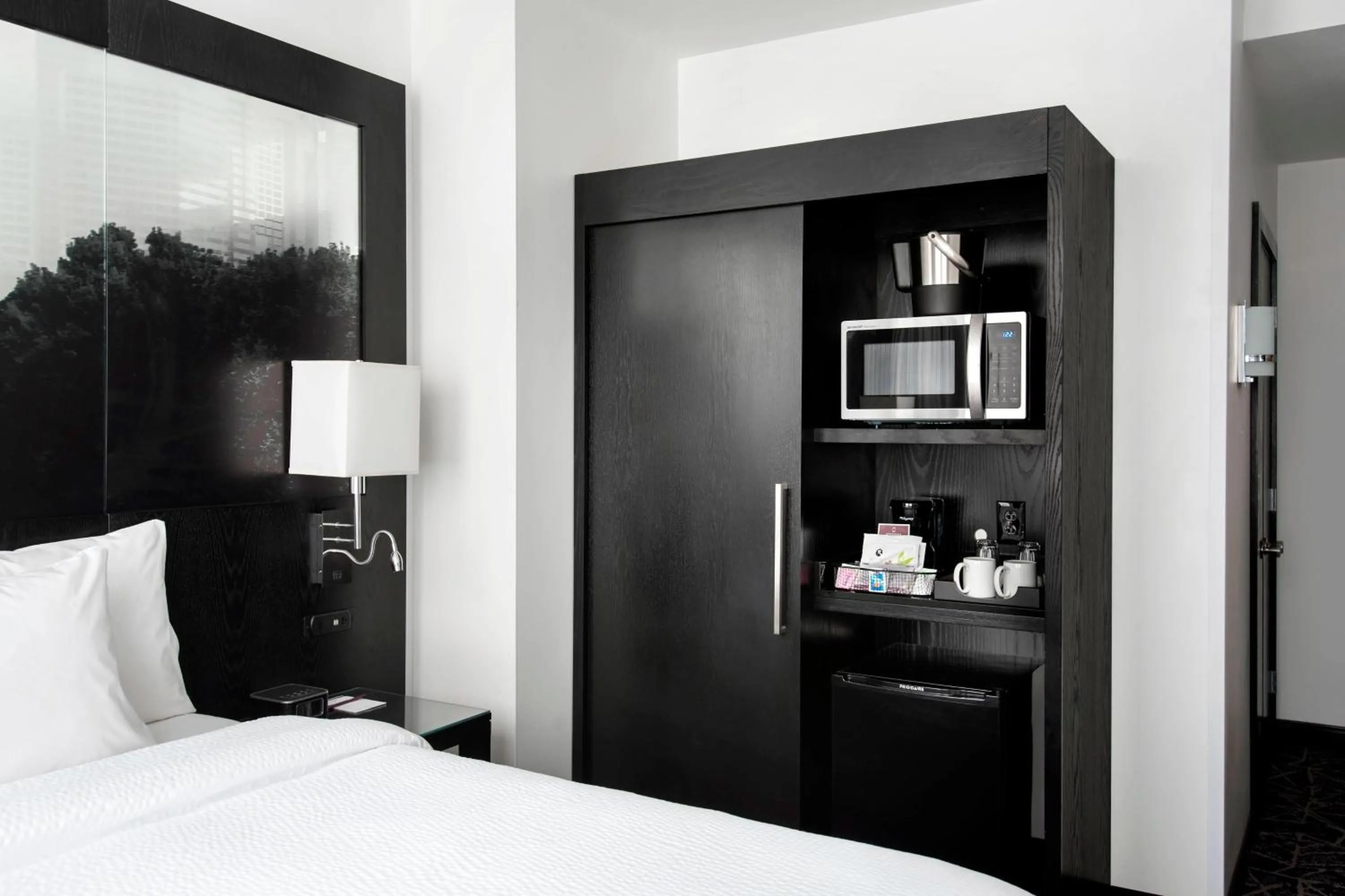 Bedroom, Bed in Residence Inn by Marriott Philadelphia Center City