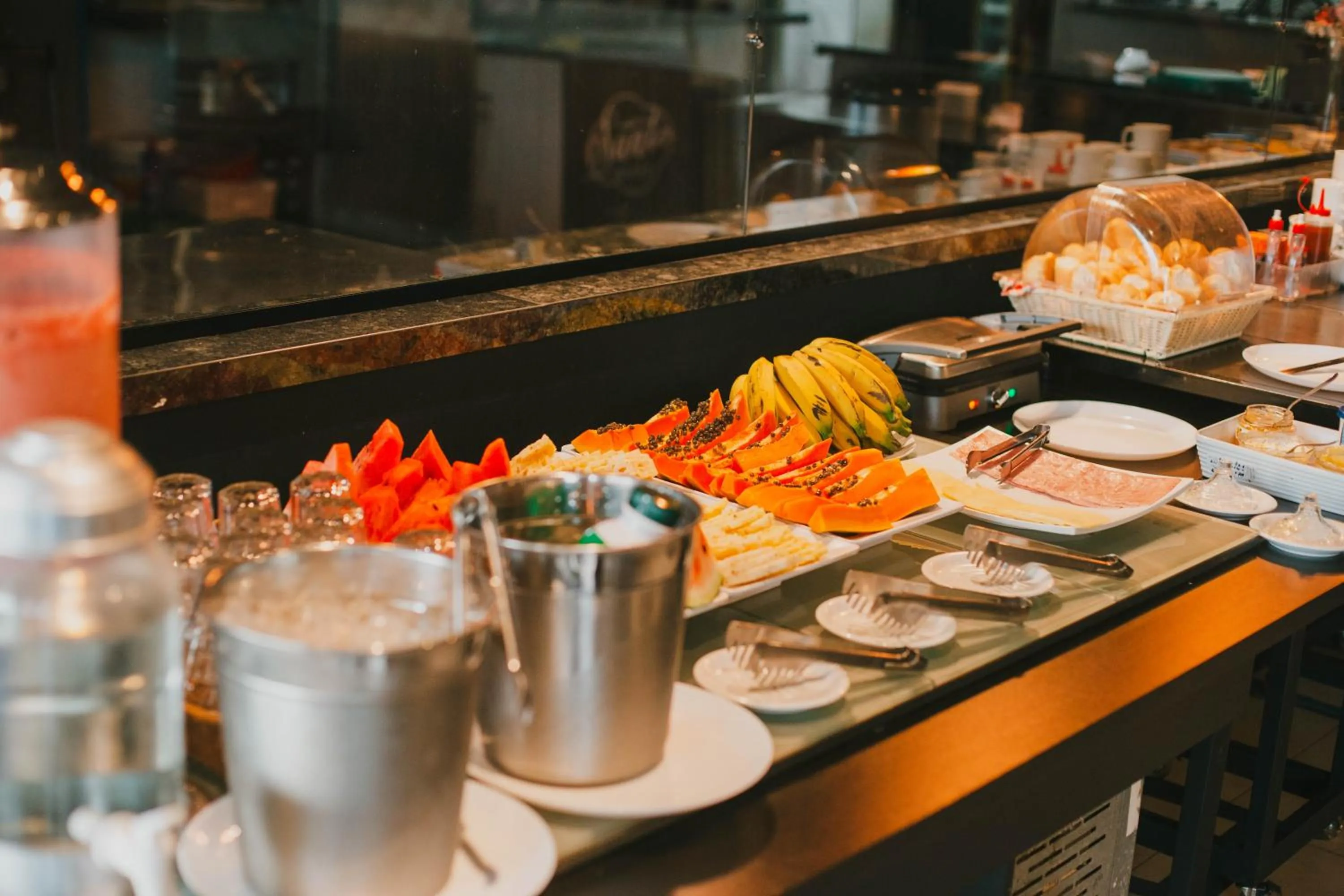 Buffet breakfast in Uiramutam Palace Hotel