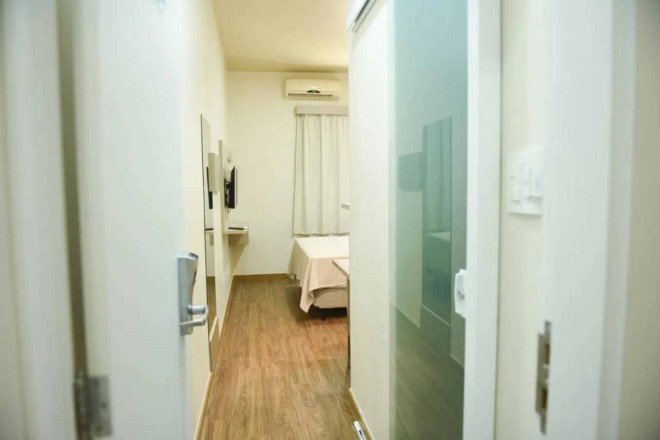 TV and multimedia, Bed in Uiramutam Palace Hotel