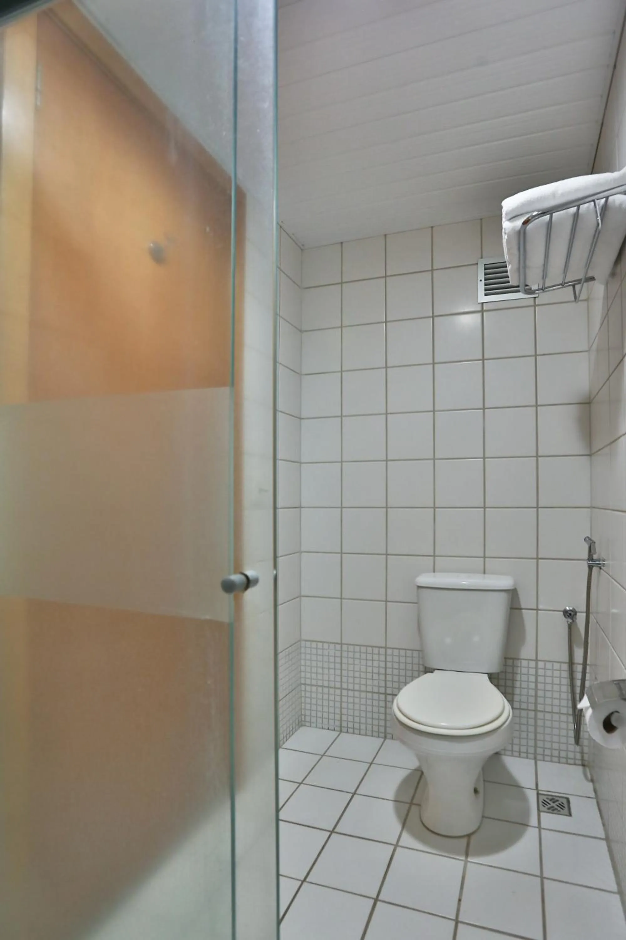 Bathroom in Comfort Hotel Goiânia