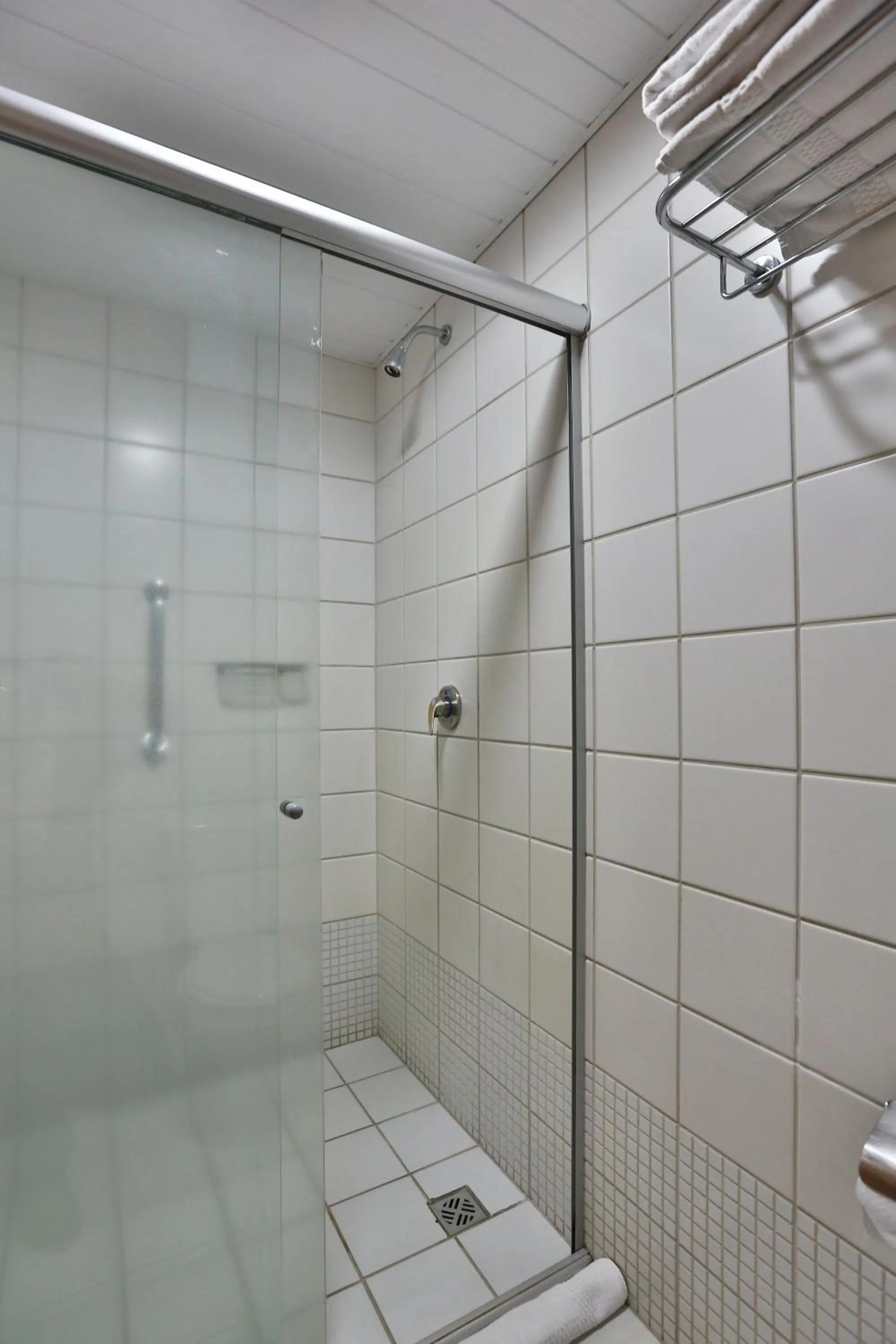 Shower in Comfort Hotel Goiânia