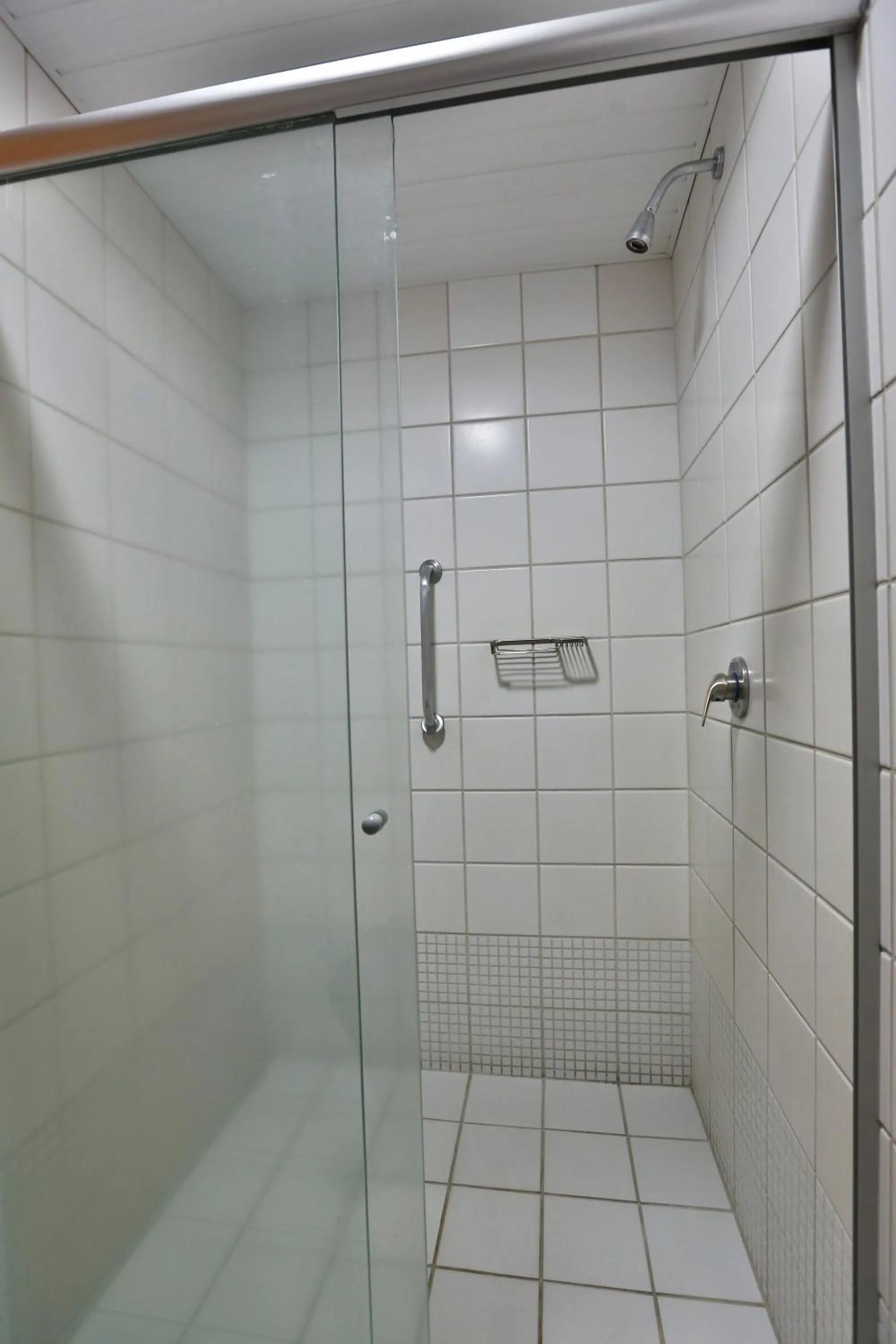 Bathroom in Comfort Hotel Goiânia