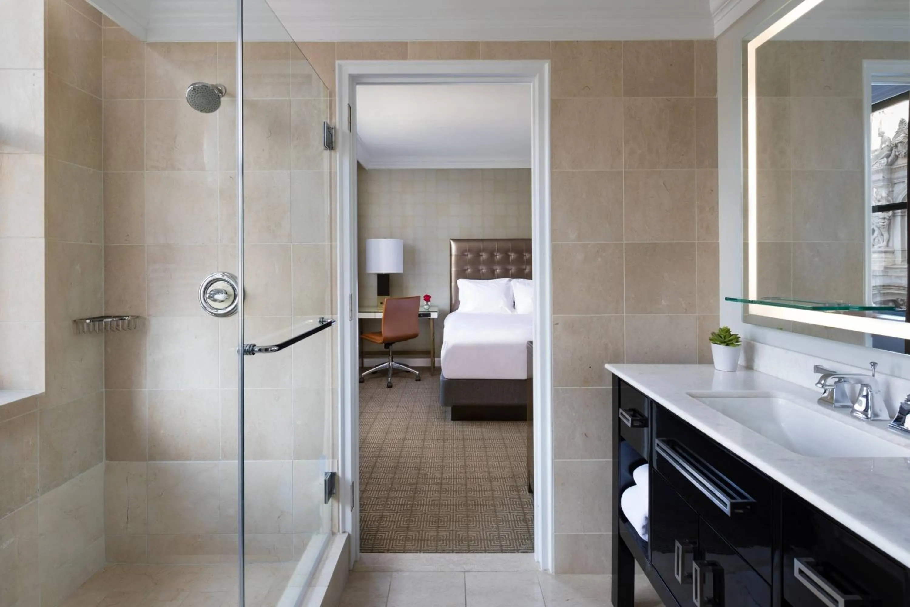 Bathroom, Bed in The Ritz-Carlton, Philadelphia