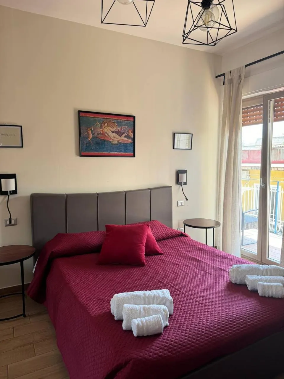 Bedroom, Bed in Pompei Centrum