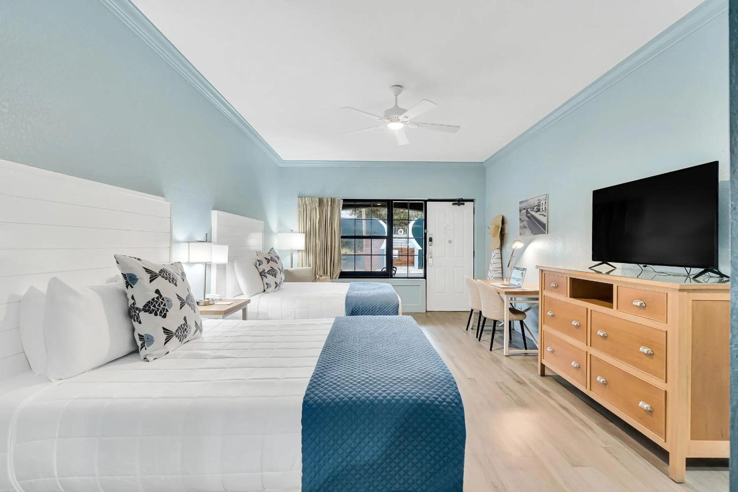 Photo of the whole room, Bed in Beachside Inn