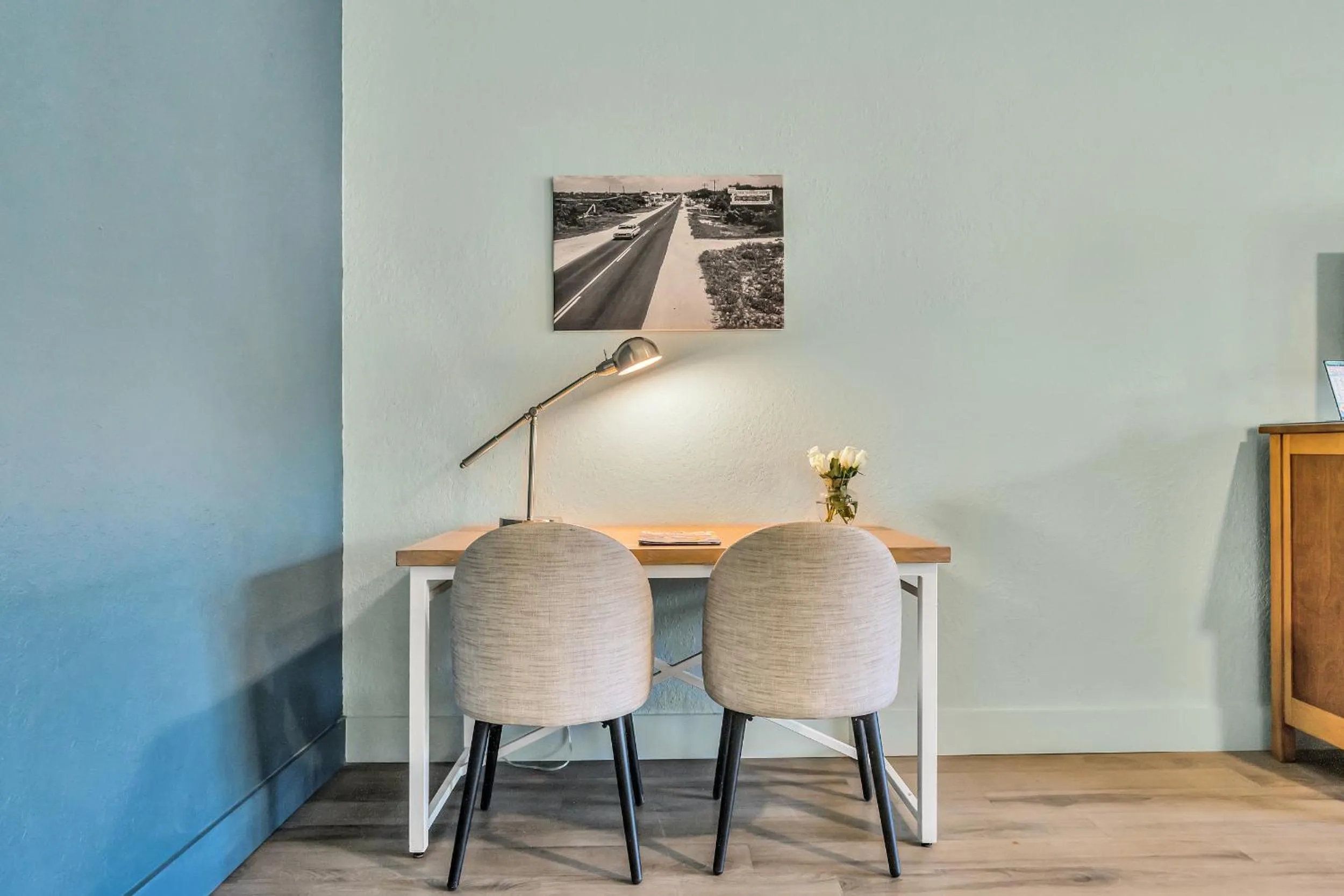 Seating area in Beachside Inn