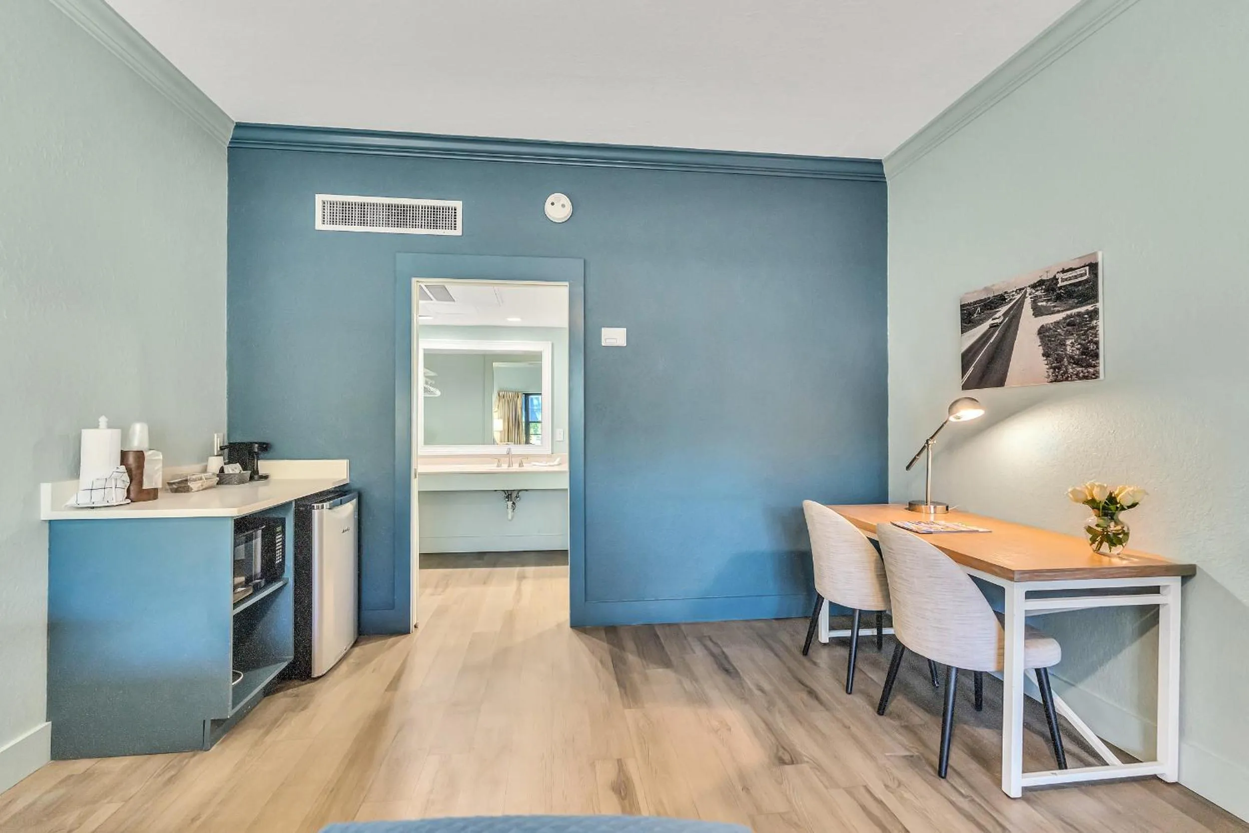 Kitchen or kitchenette in Beachside Inn