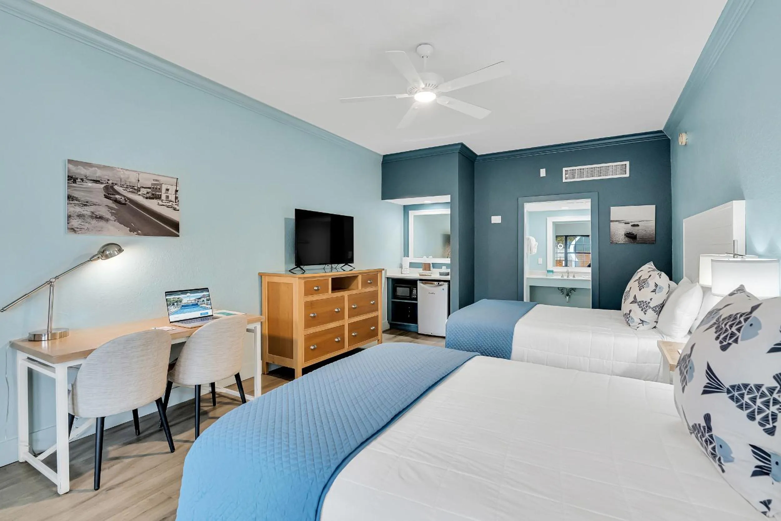 Photo of the whole room, Bed in Beachside Inn