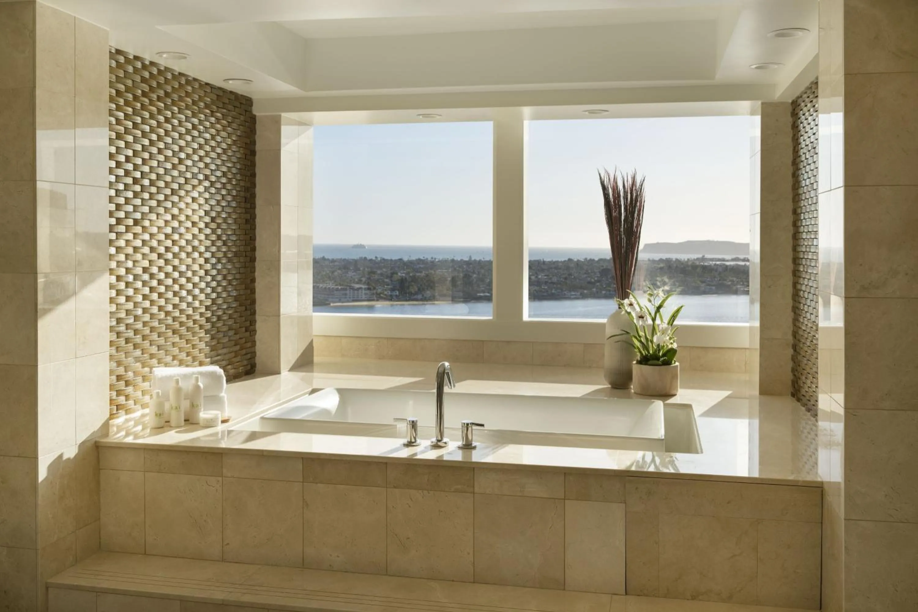 Photo of the whole room in Marriott Marquis San Diego Marina